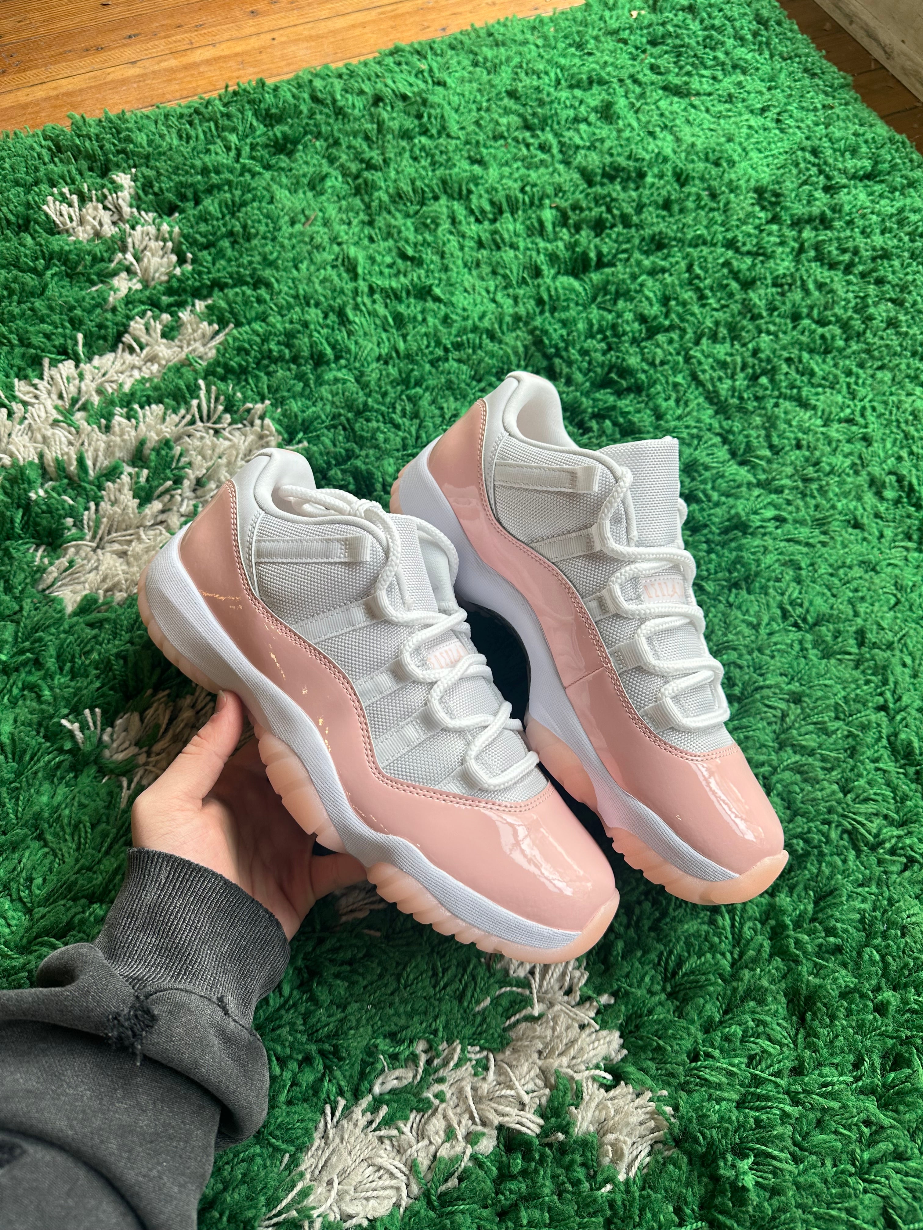 Jordan 11 Low “Legend Pink”