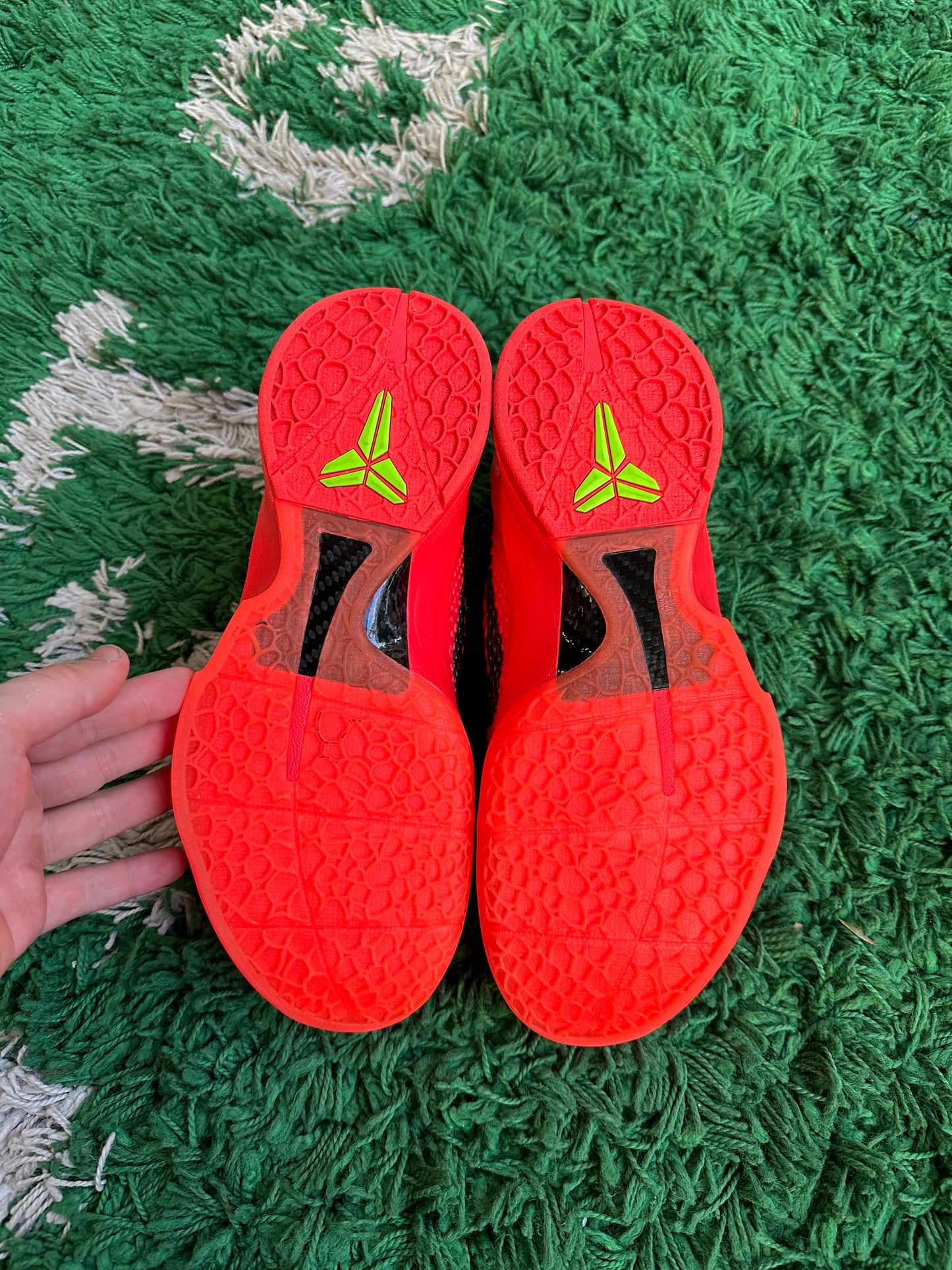 Kobe 6 Protro “Reverse Grinch”