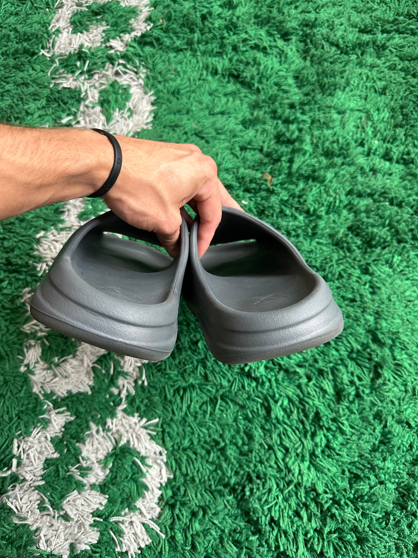 Yeezy Slide “Slate Grey”