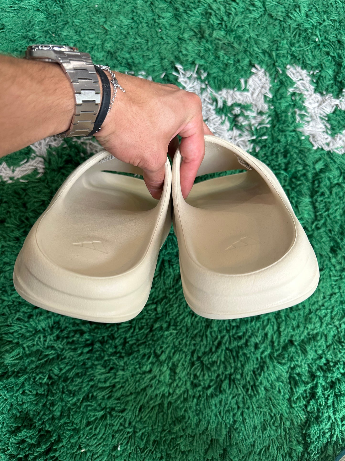 Yeezy Slide “Bone”