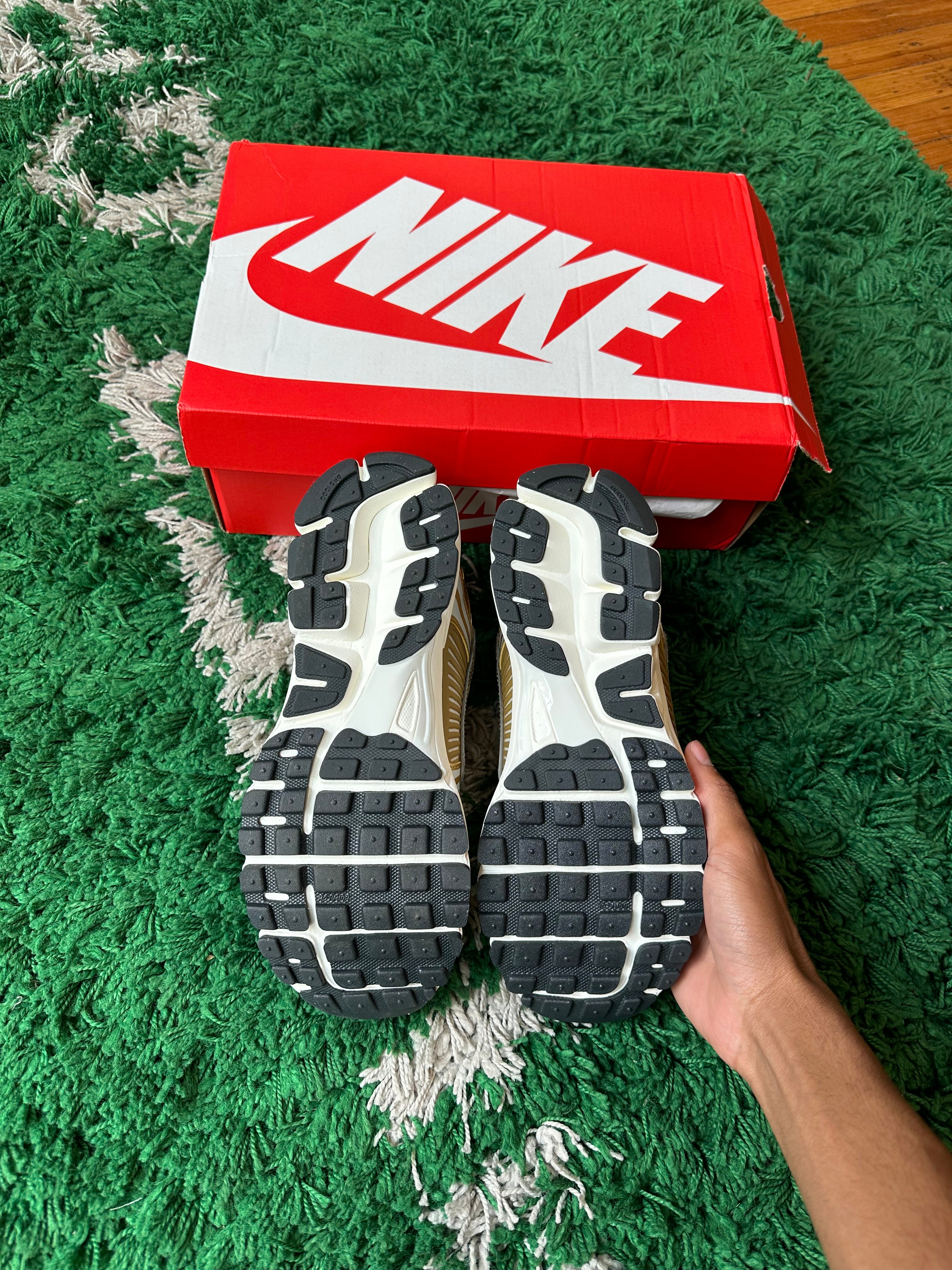 Nike Vomero 5 “Metallic Gold”