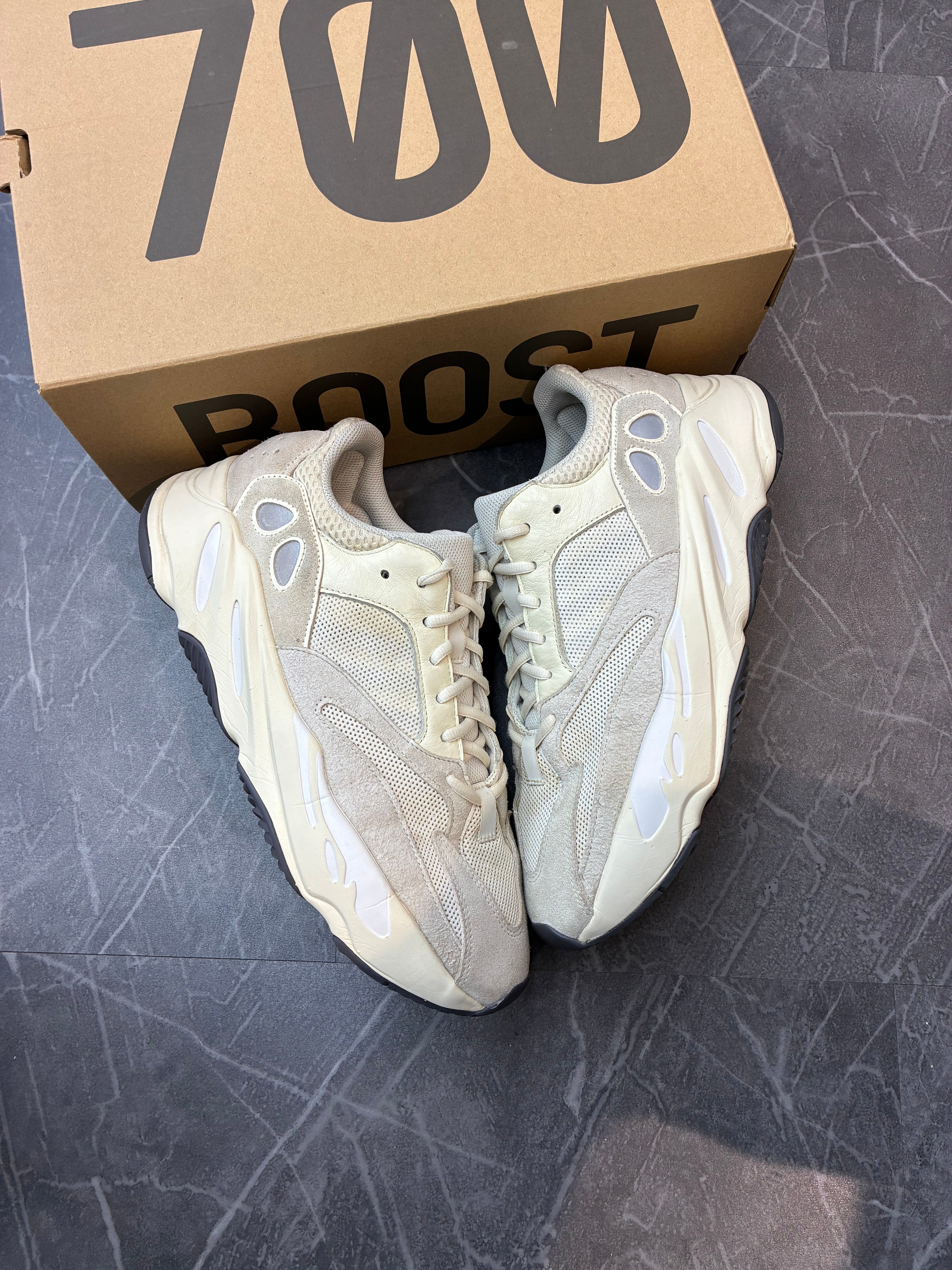 Yeezy 700 “Analog”