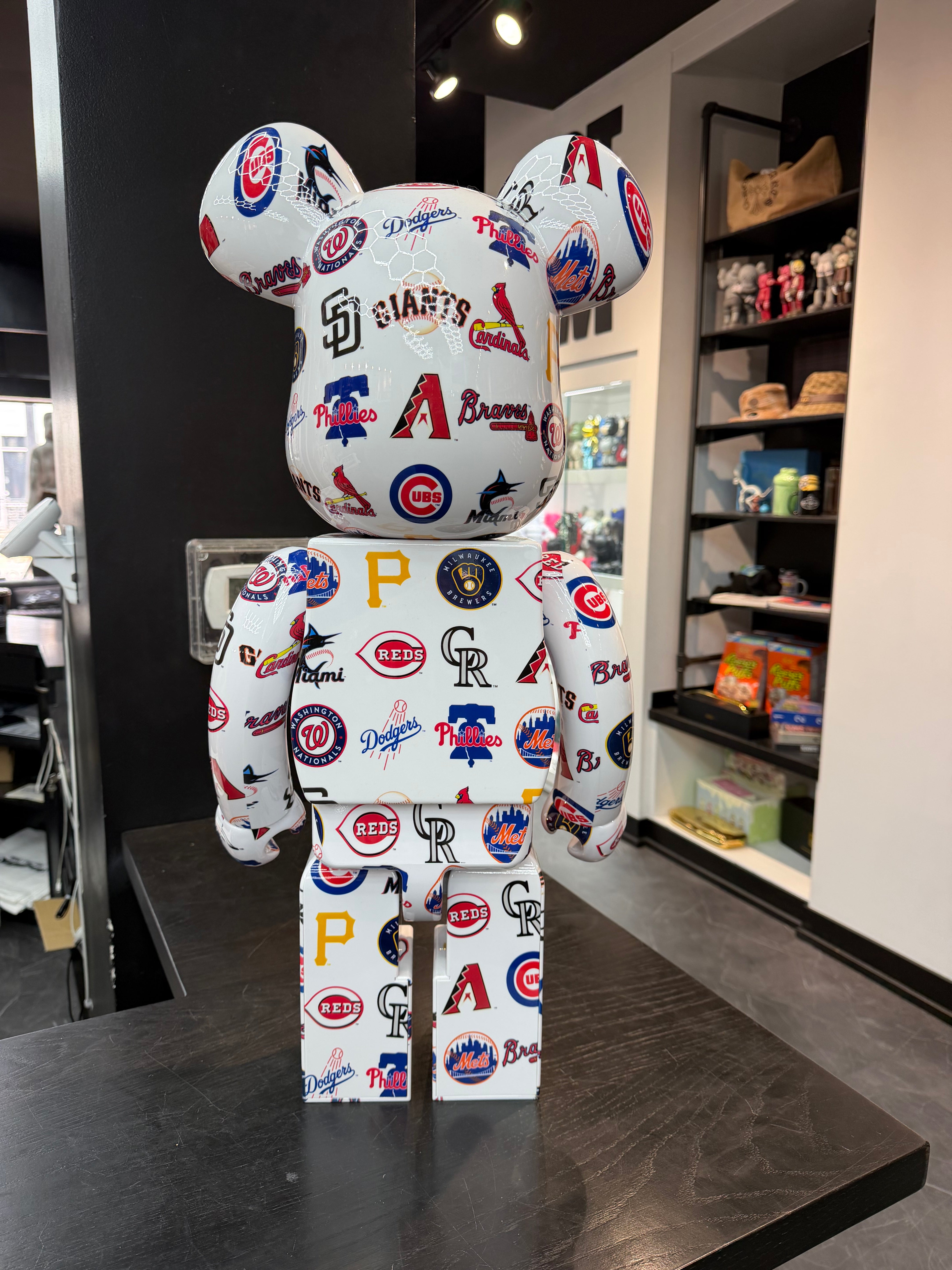 BearBrick 1000% MLB “National League”