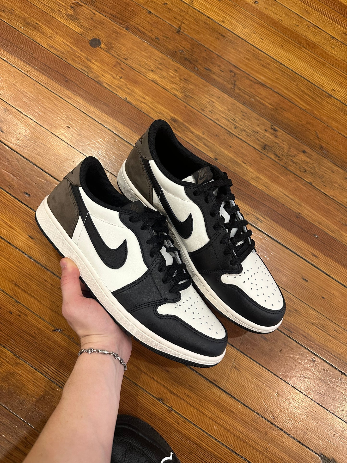 Jordan 1 Low “Mocha”