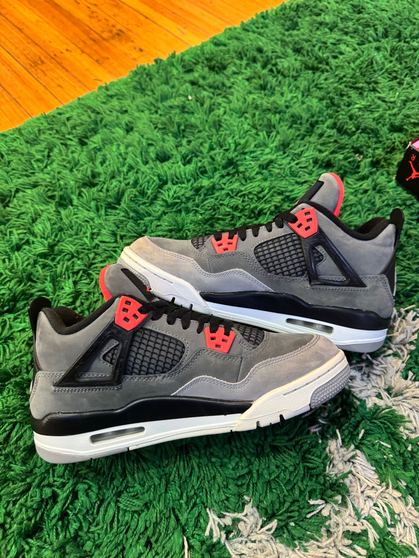 Jordan 4 “Infrared”
