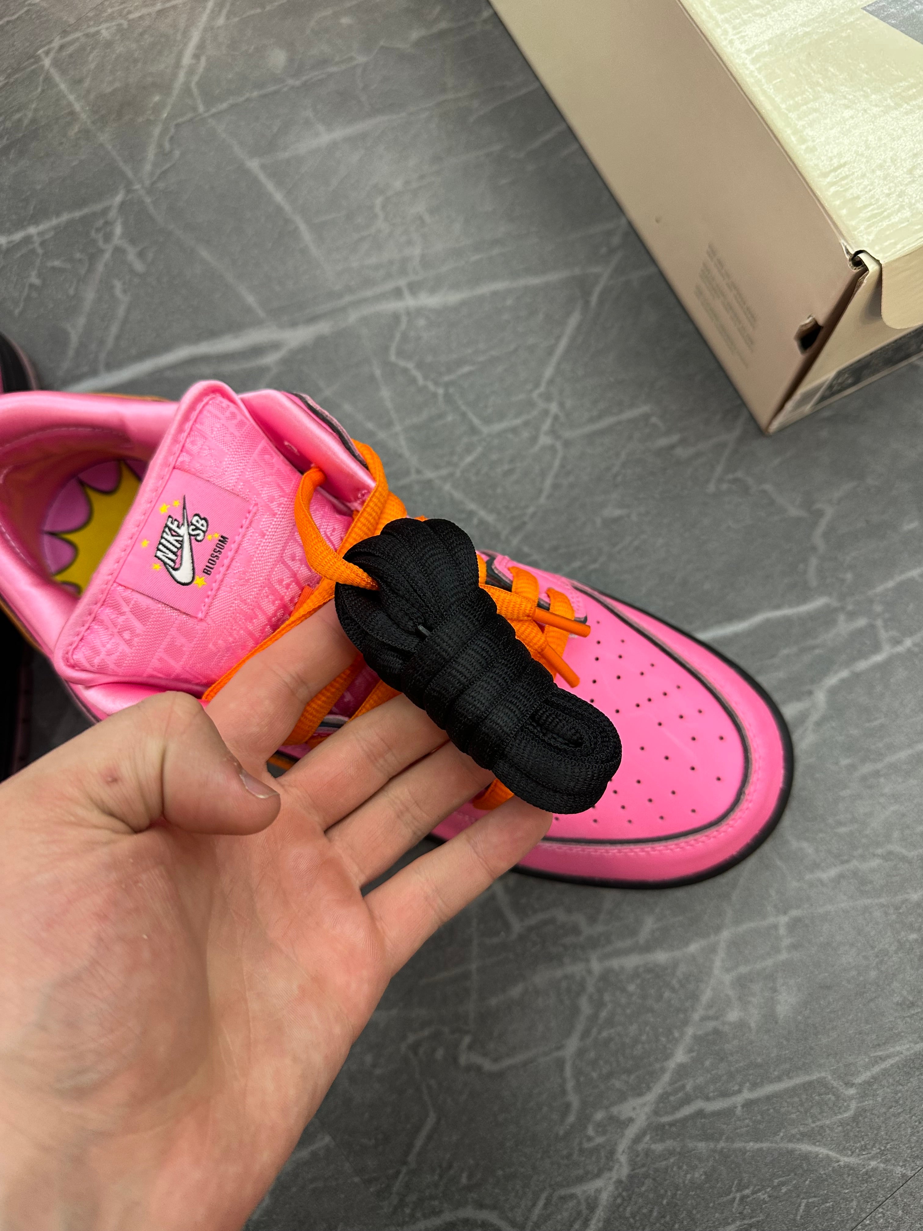 Nike SB Dunk Low x Powerpuff Girls “Blossom”