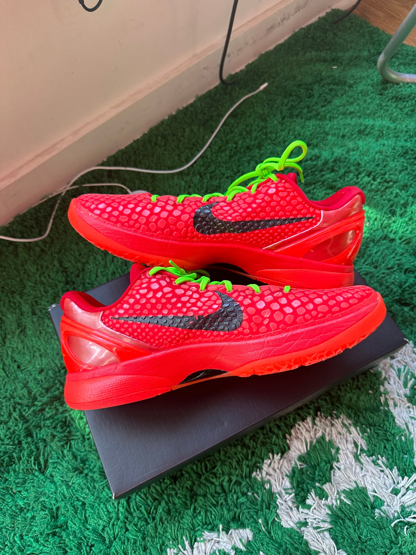 Kobe 6 Protro “Reverse Grinch”