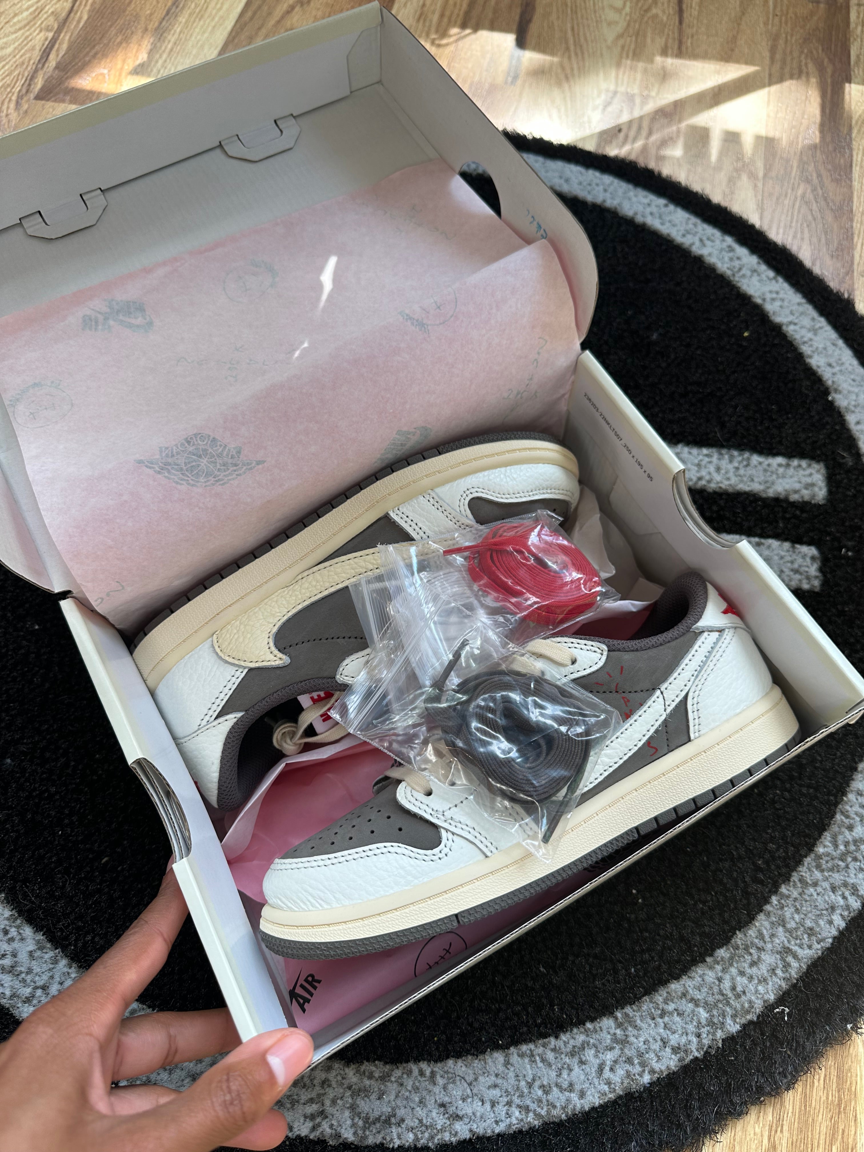 Travis Scott Jordan 1 Low “Reverse Mocha”