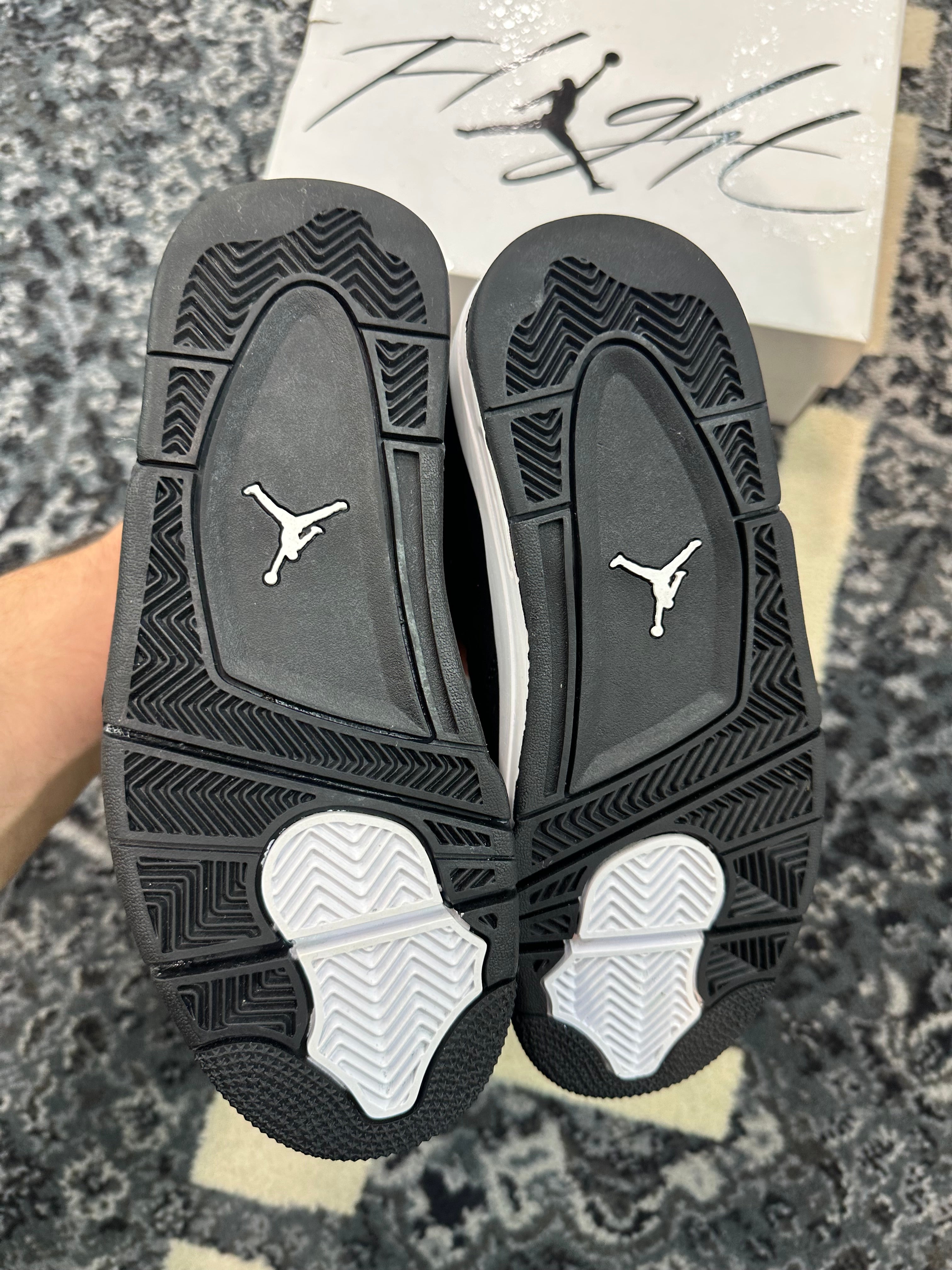 Jordan 4 “White Thunder”