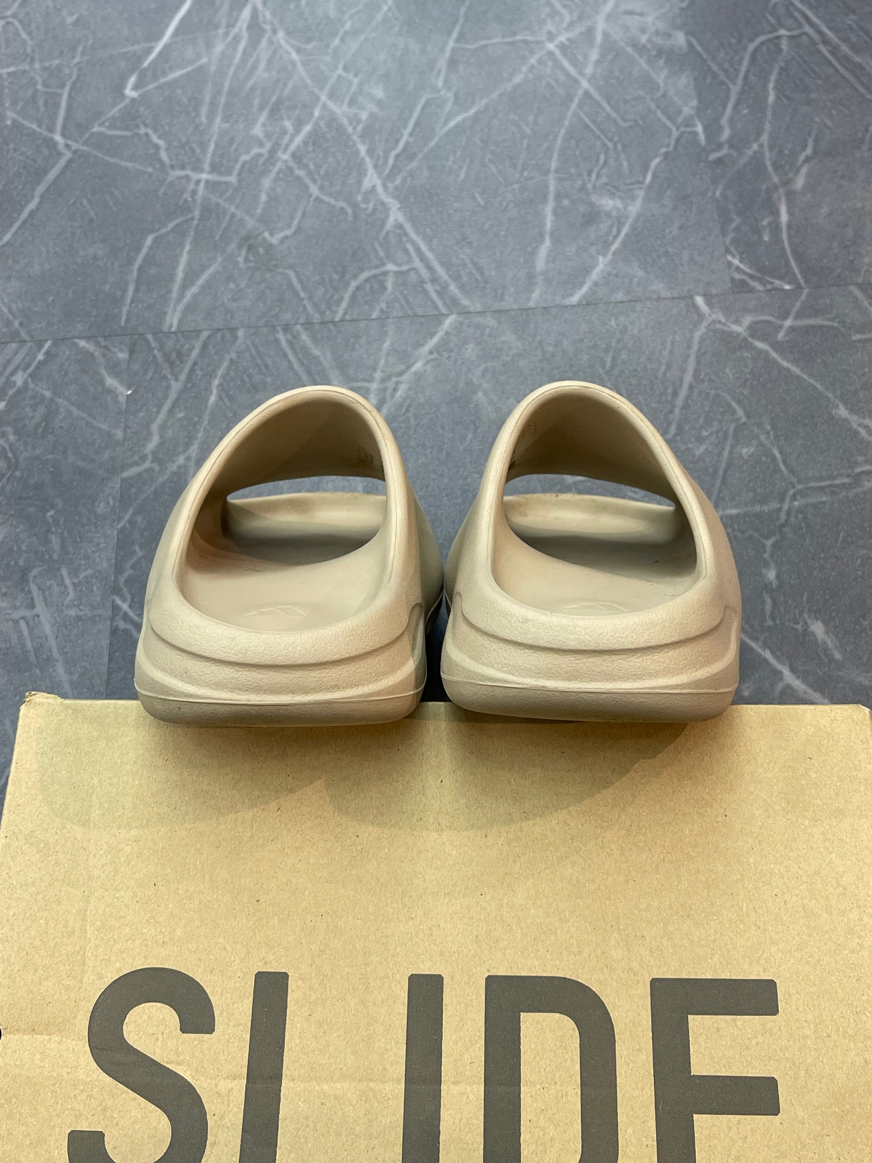 Yeezy Slide “Pure”