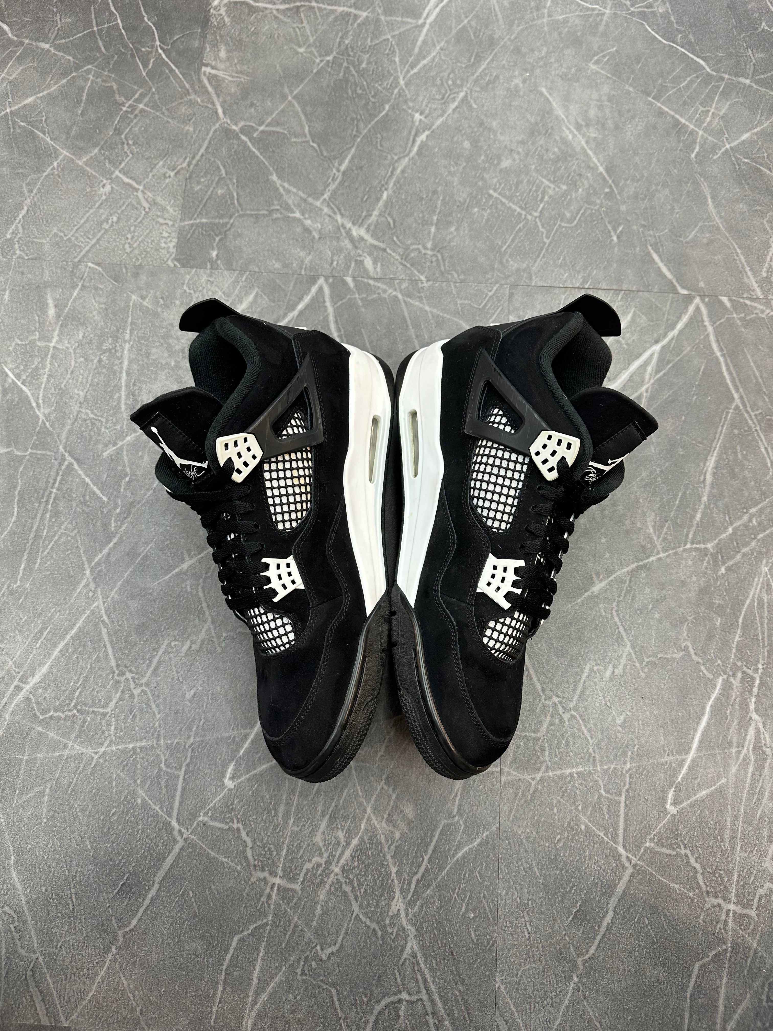 Jordan 4 “White Thunder”