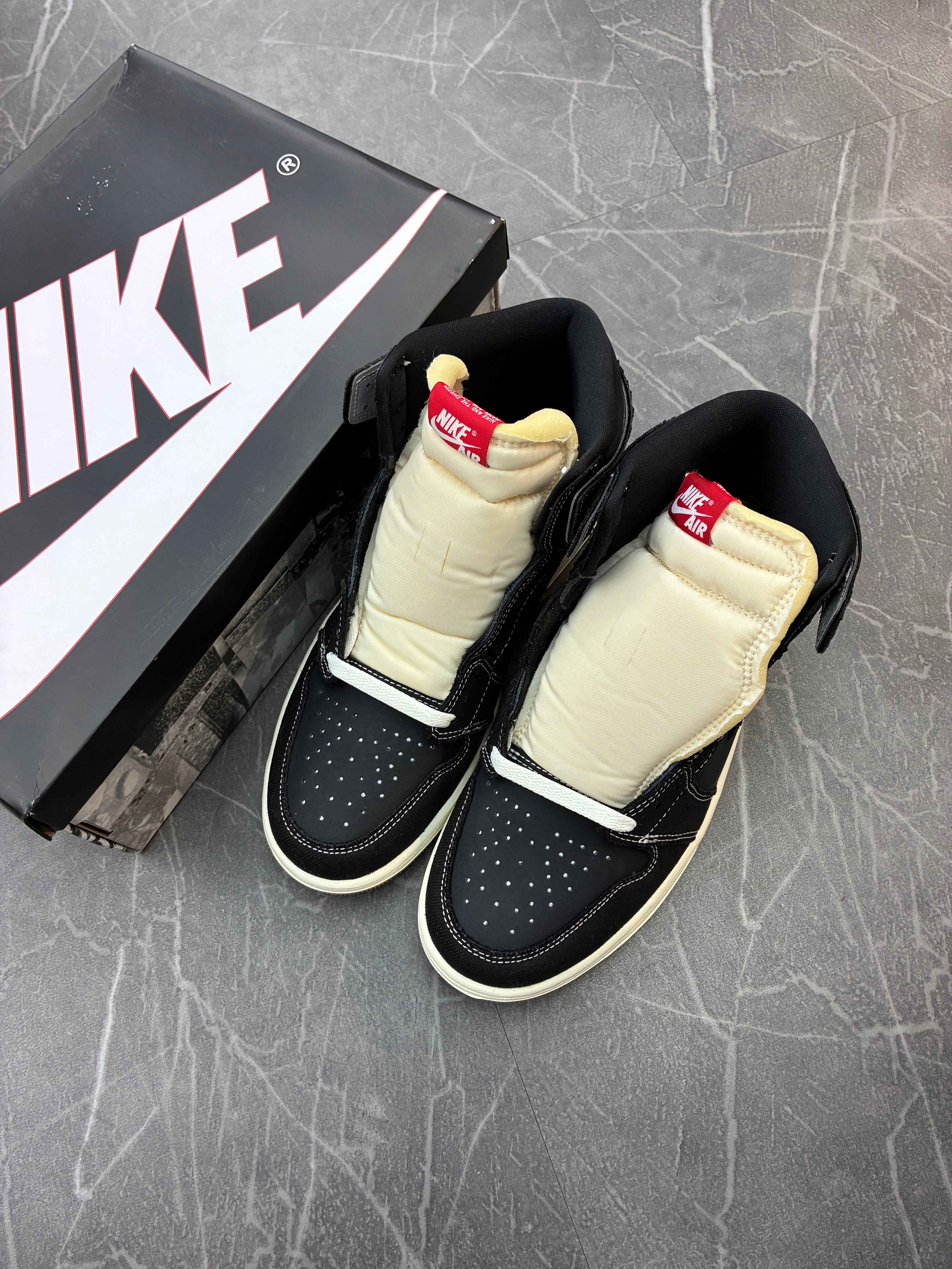 Jordan 1 High “Flight Club”