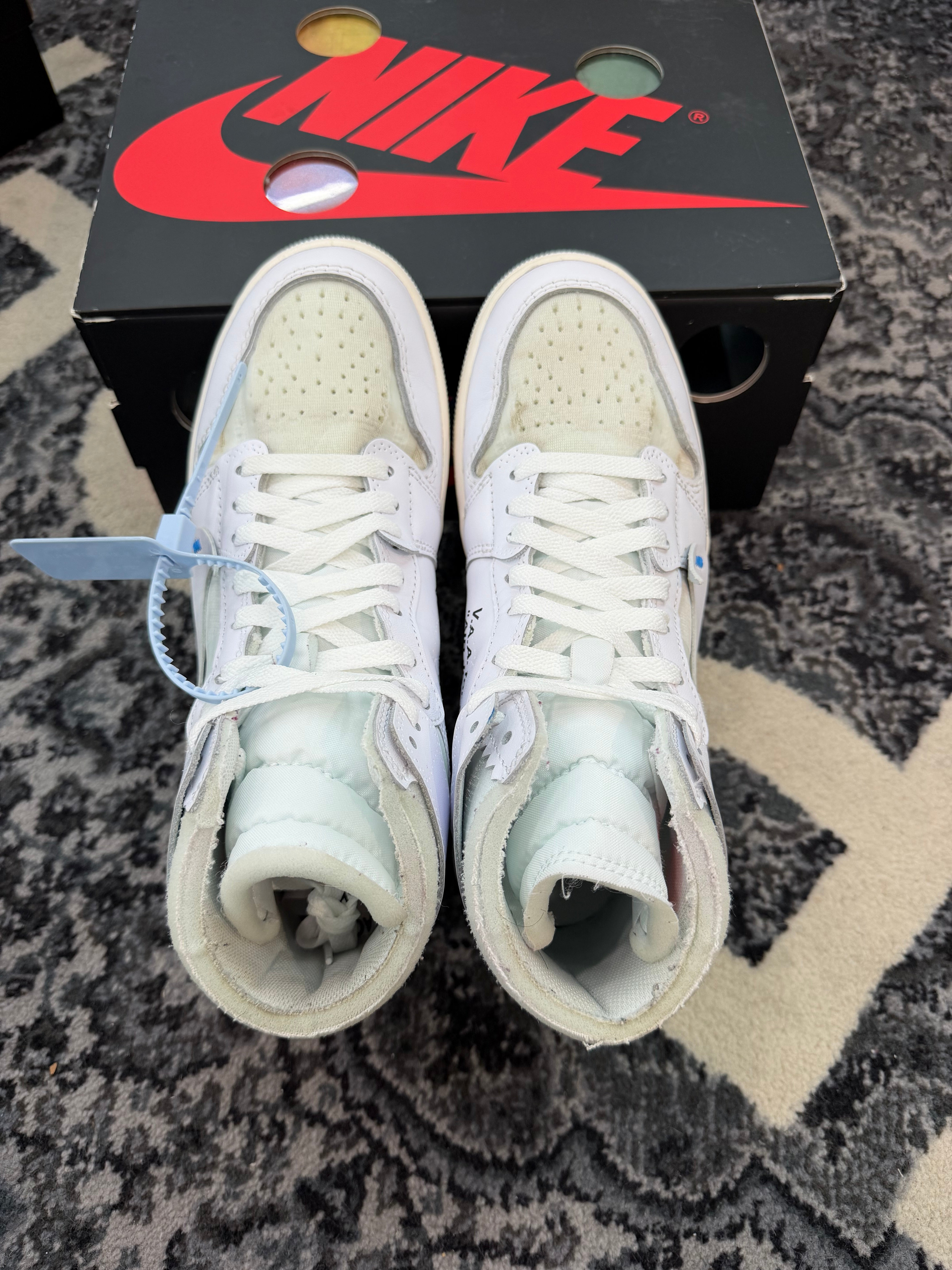 Jordan 1 High x Off White “Alaska”