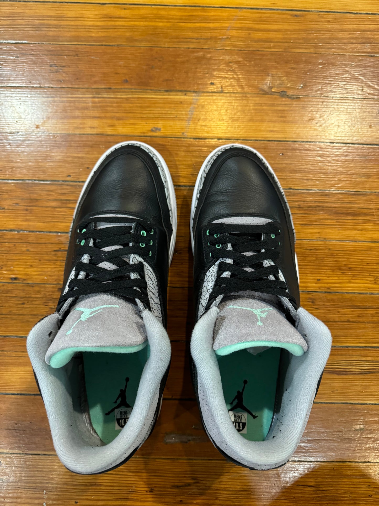 Jordan 3 “Green Glow”
