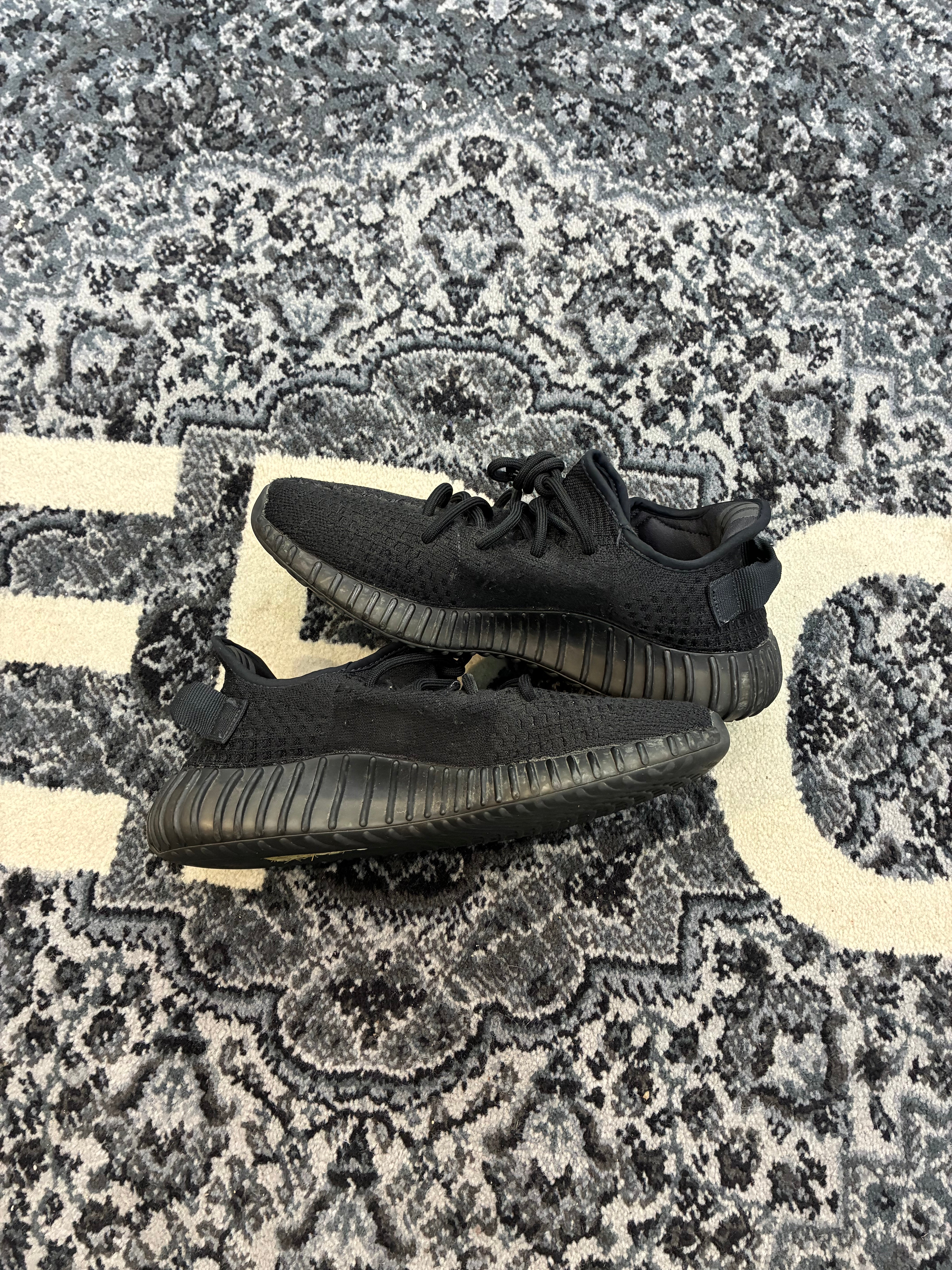Yeezy 350 “Onyx”