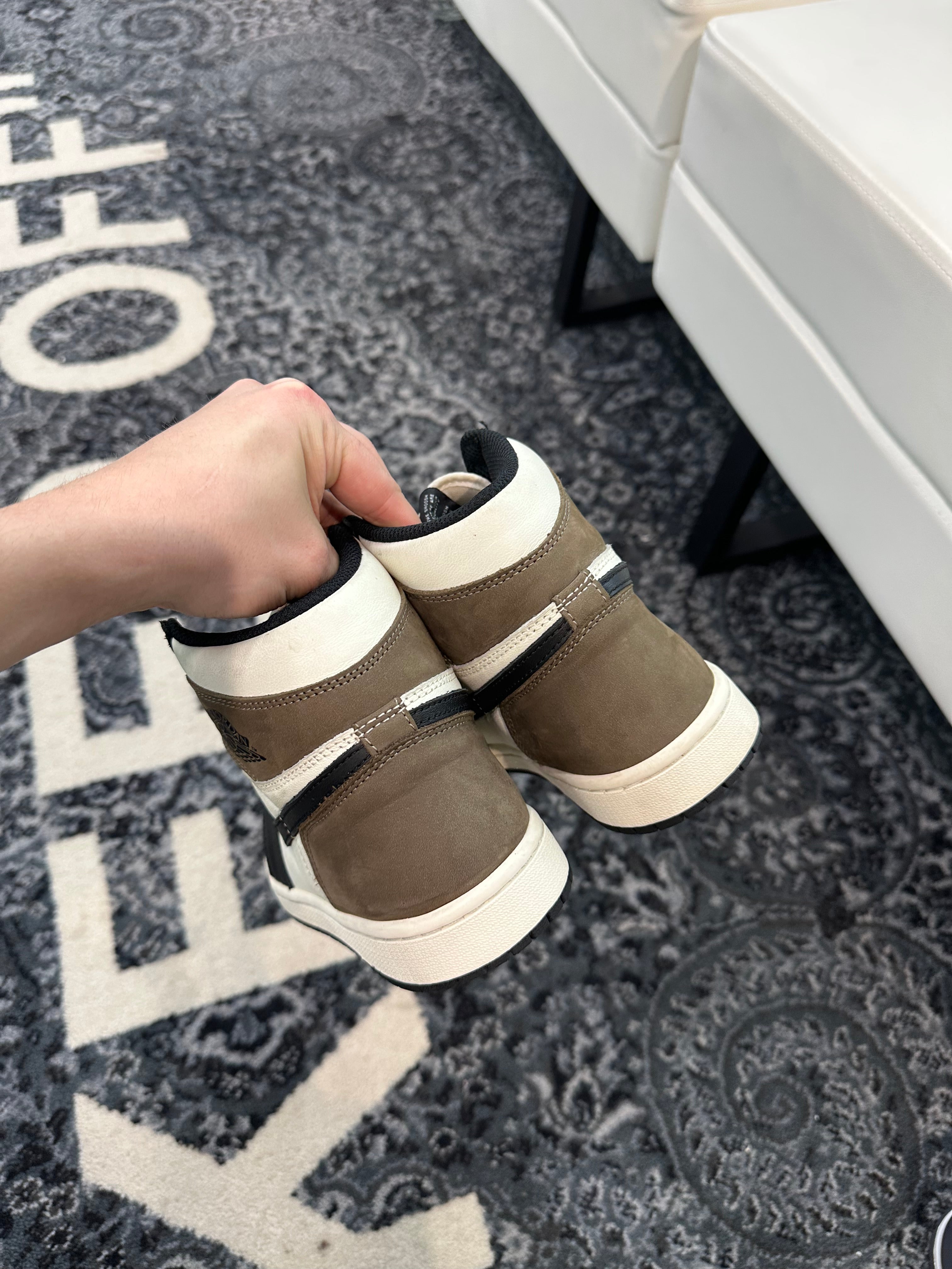 Jordan 1 High “Mocha”