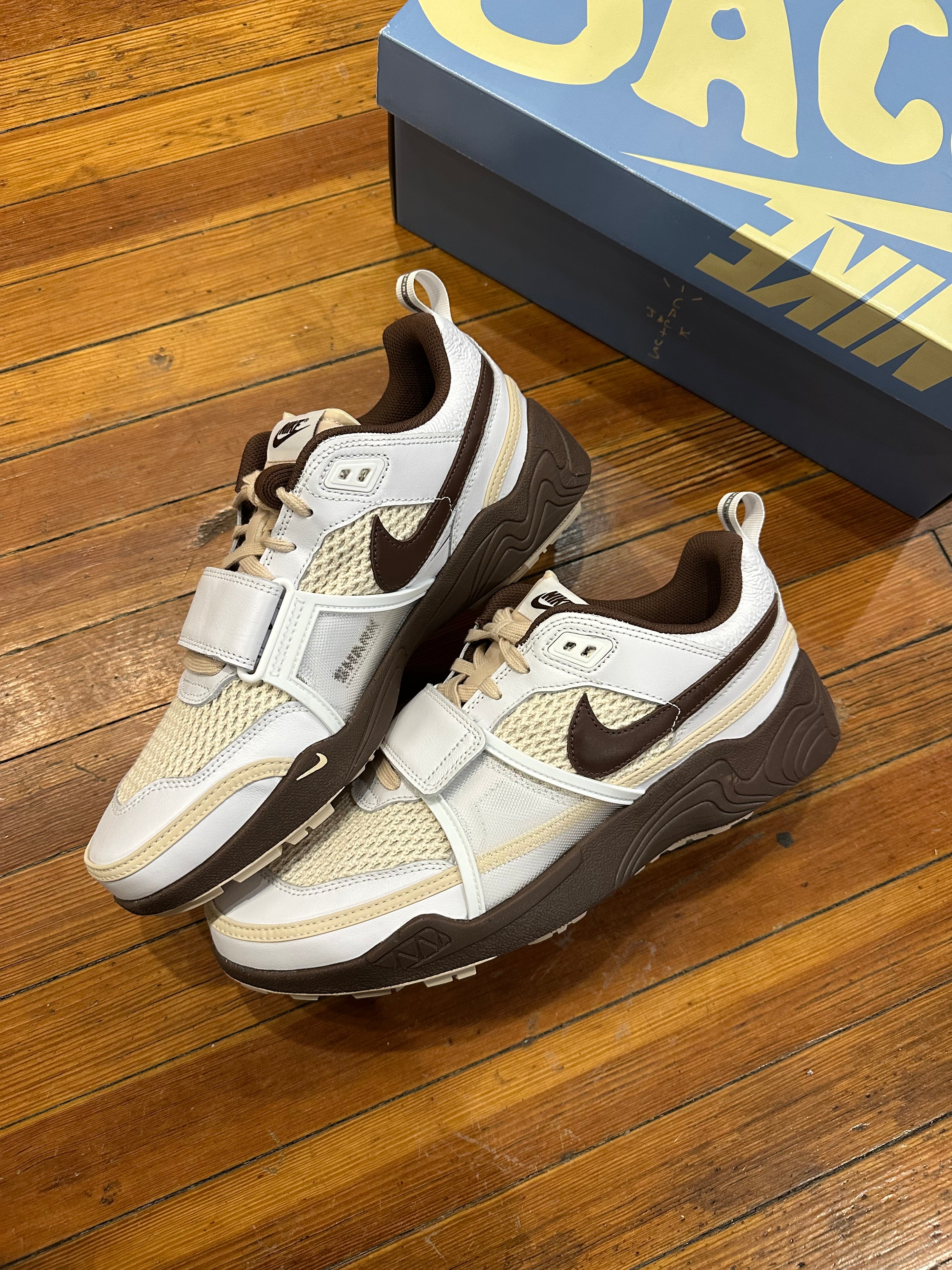 Travis Scott X Nike Zoom Field Jaxx “Light Chocolate”