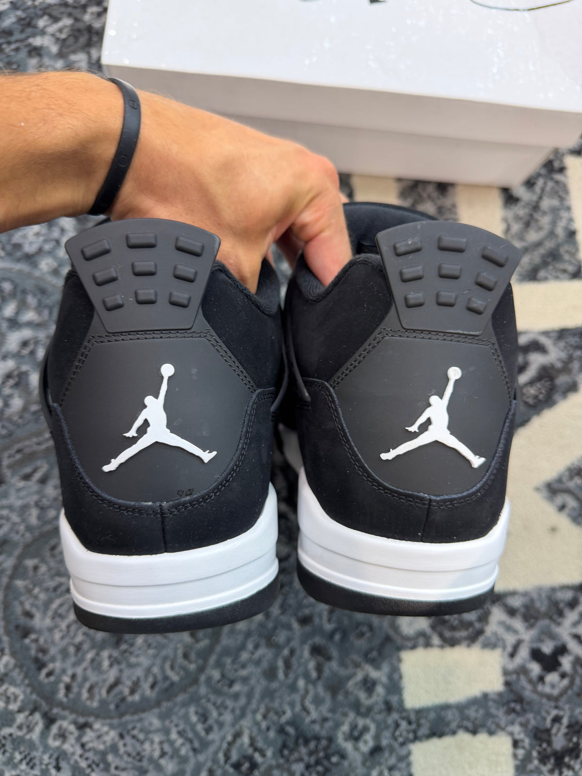 Jordan 4 “White Thunder”