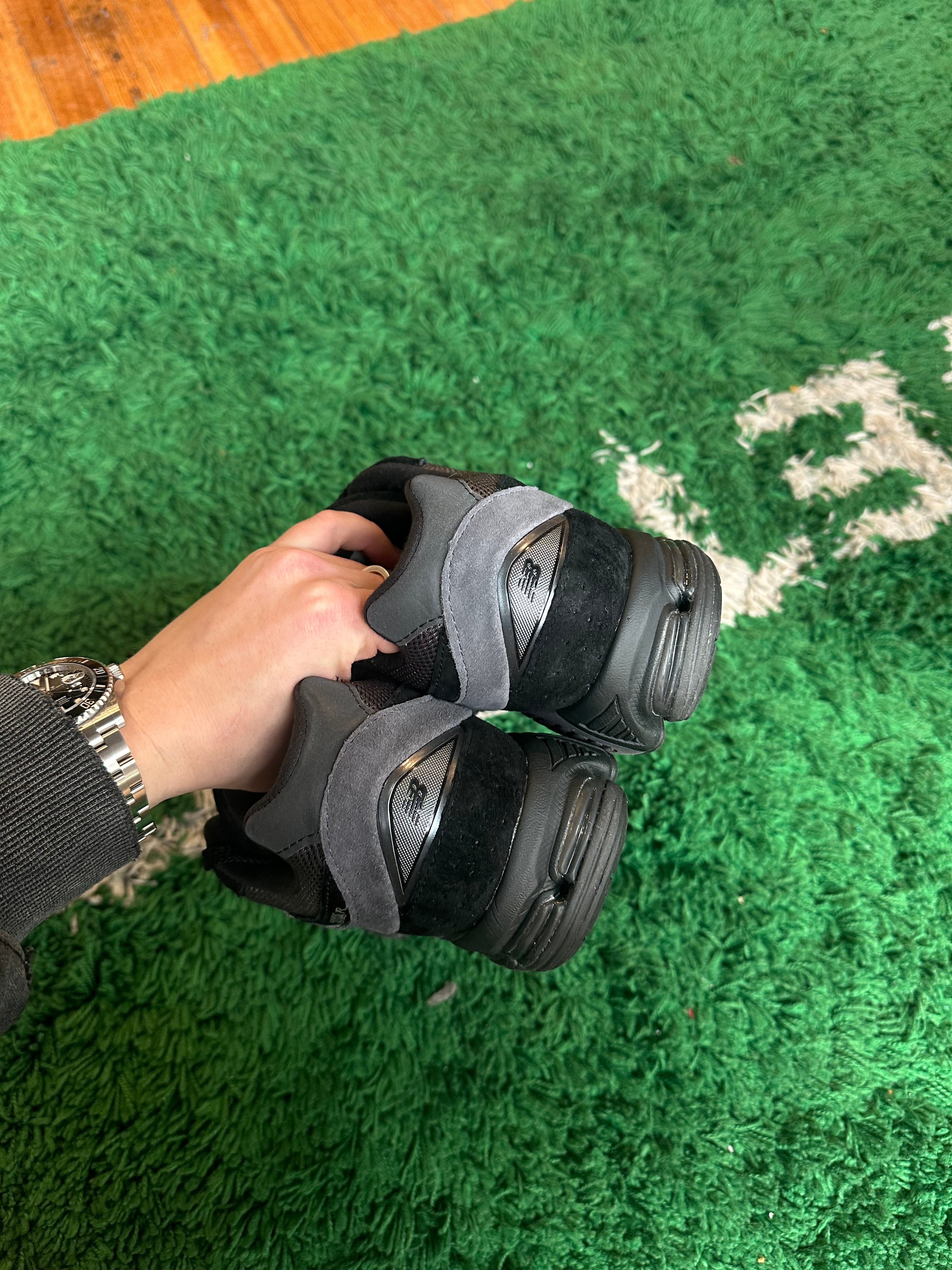 New Balance 2002R “Black Dark Grey”