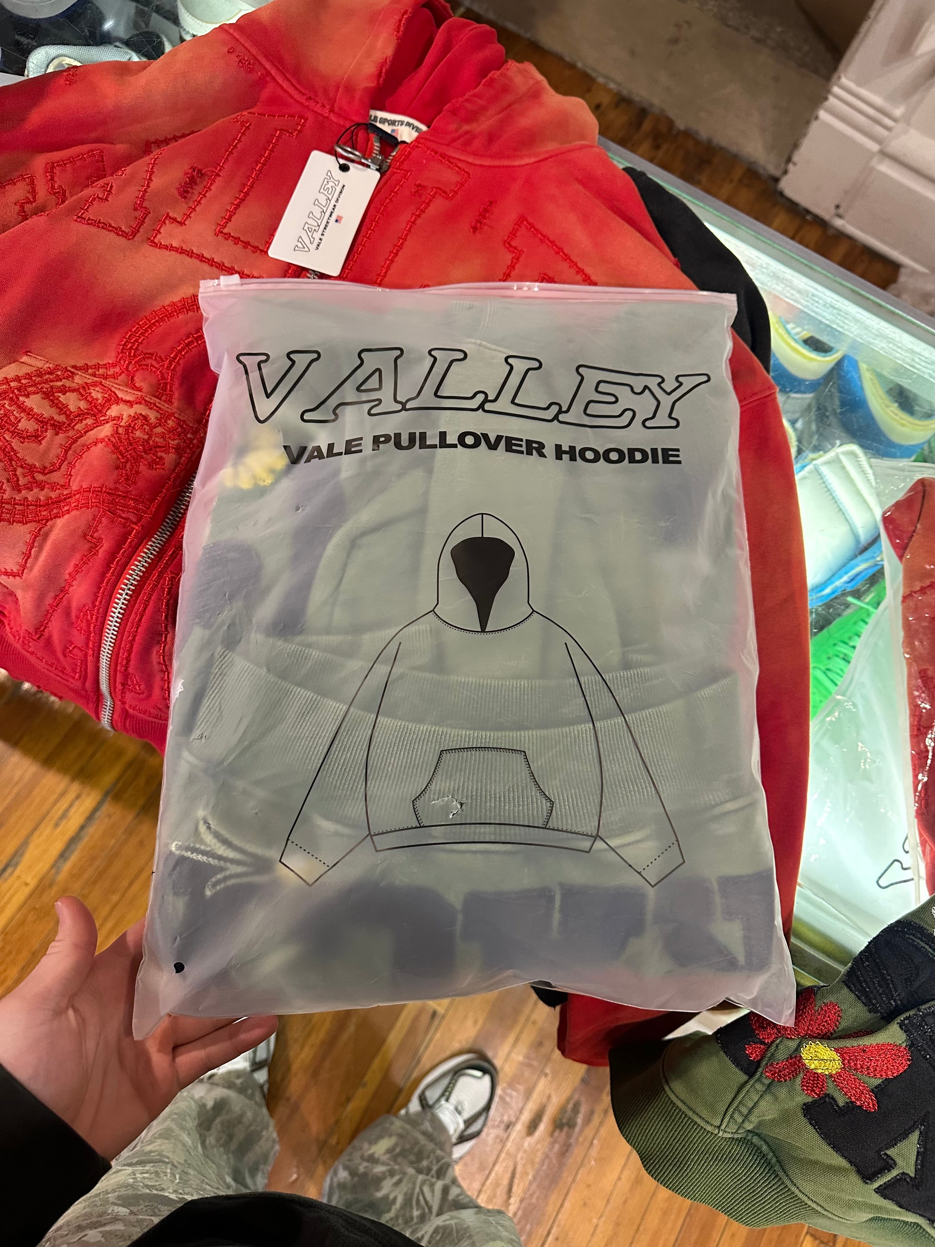 Vale Forever Garden Pullover