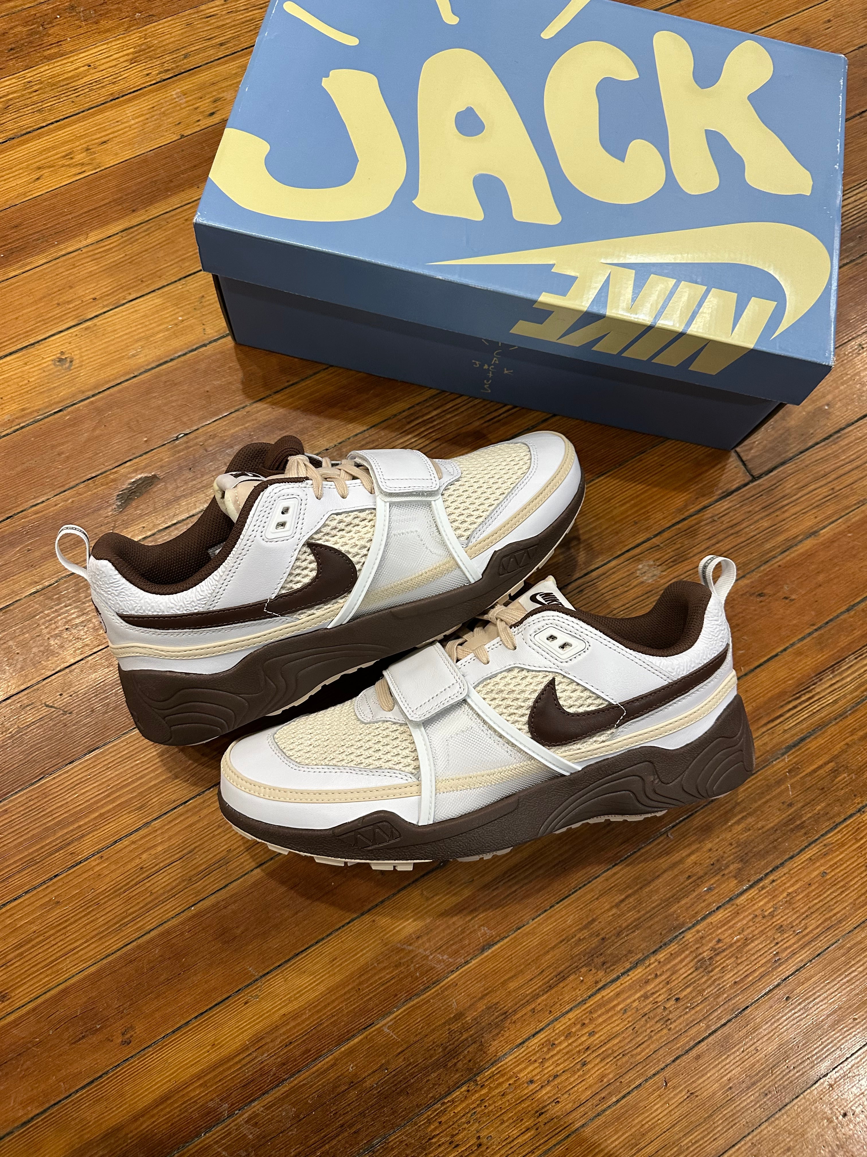 Travis Scott X Nike Zoom Field Jaxx “Light Chocolate”
