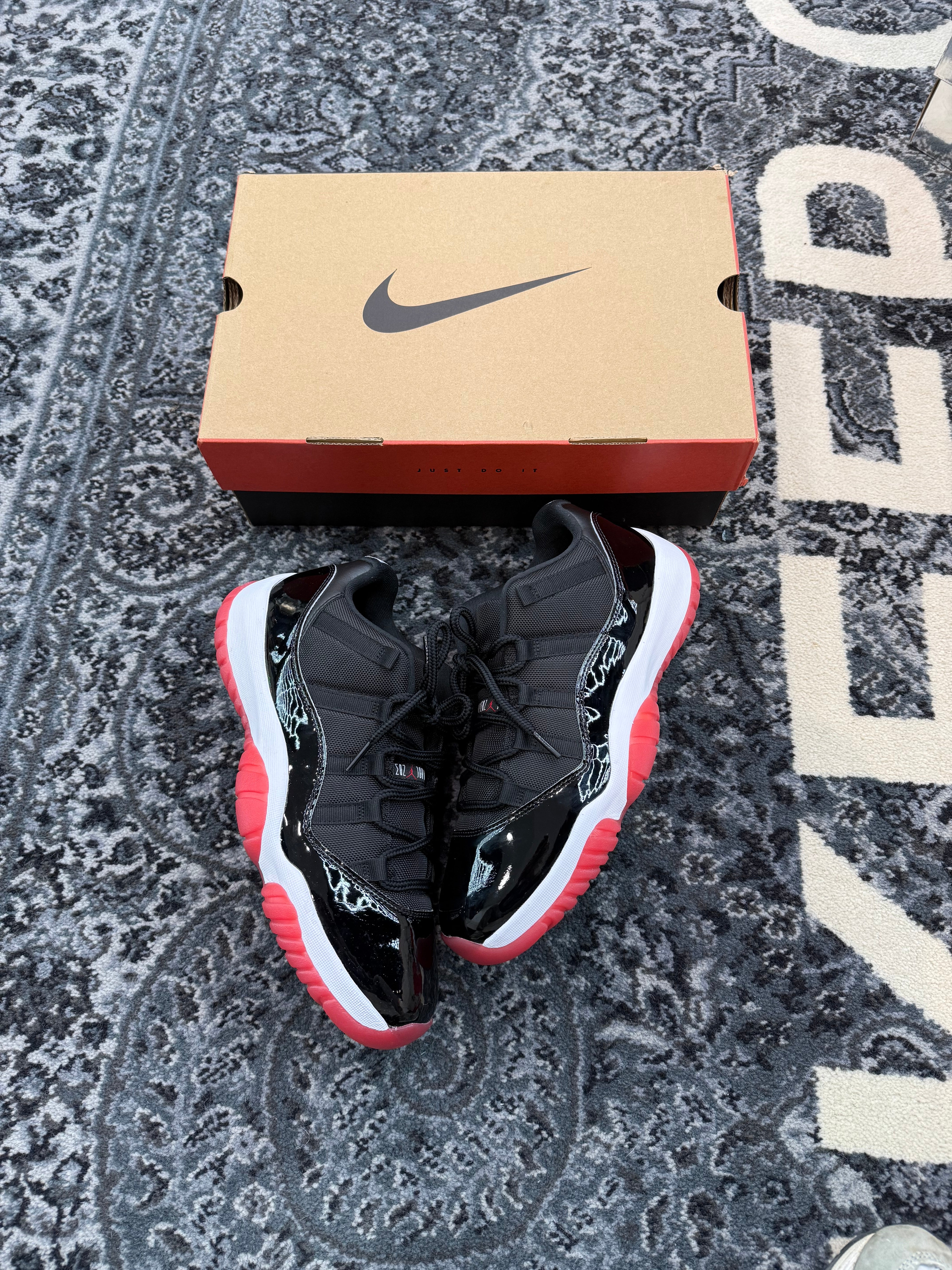 Jordan 11 Low “Bred”