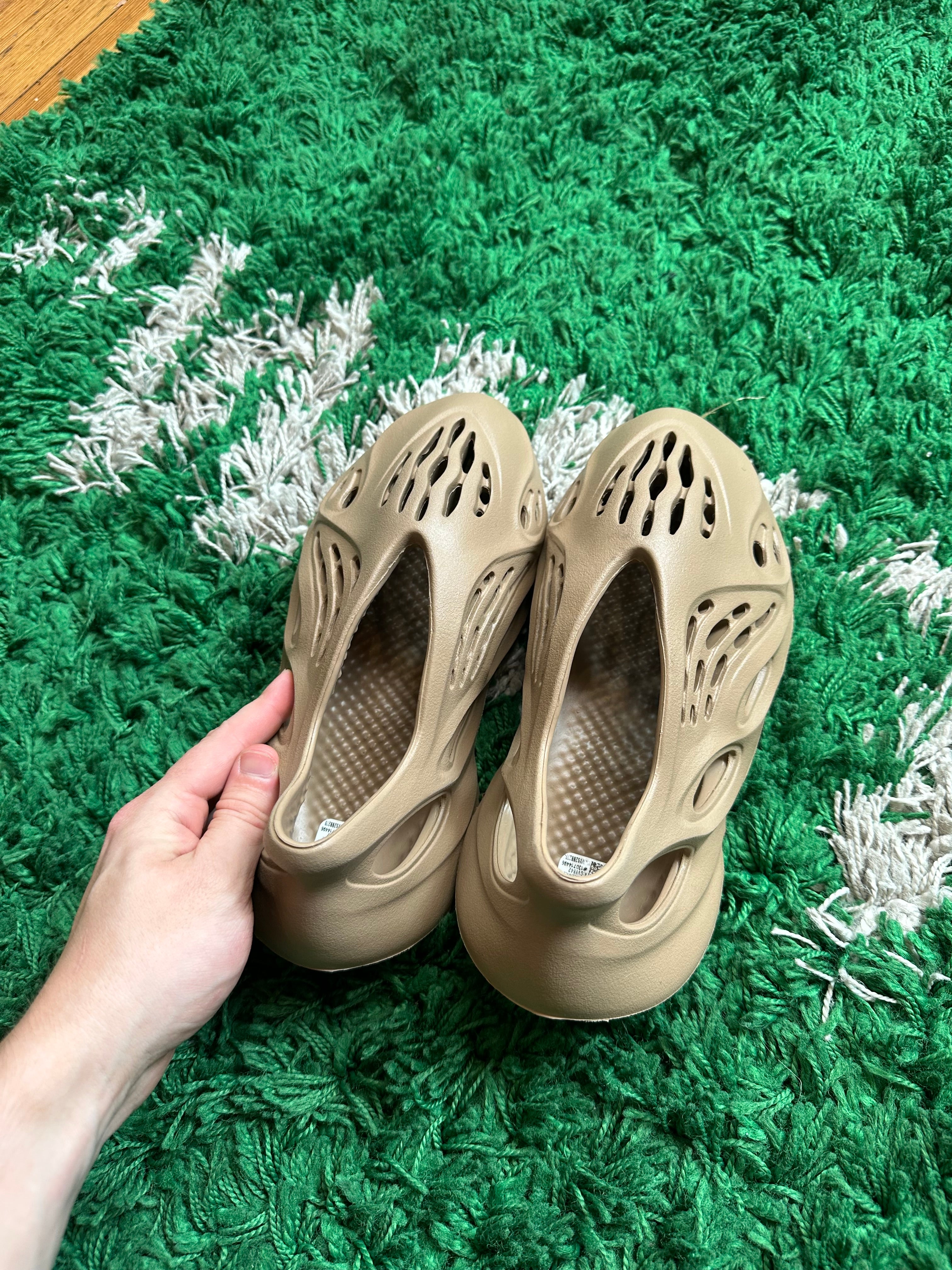 Yeezy Foam Runner “Clay Taupe”