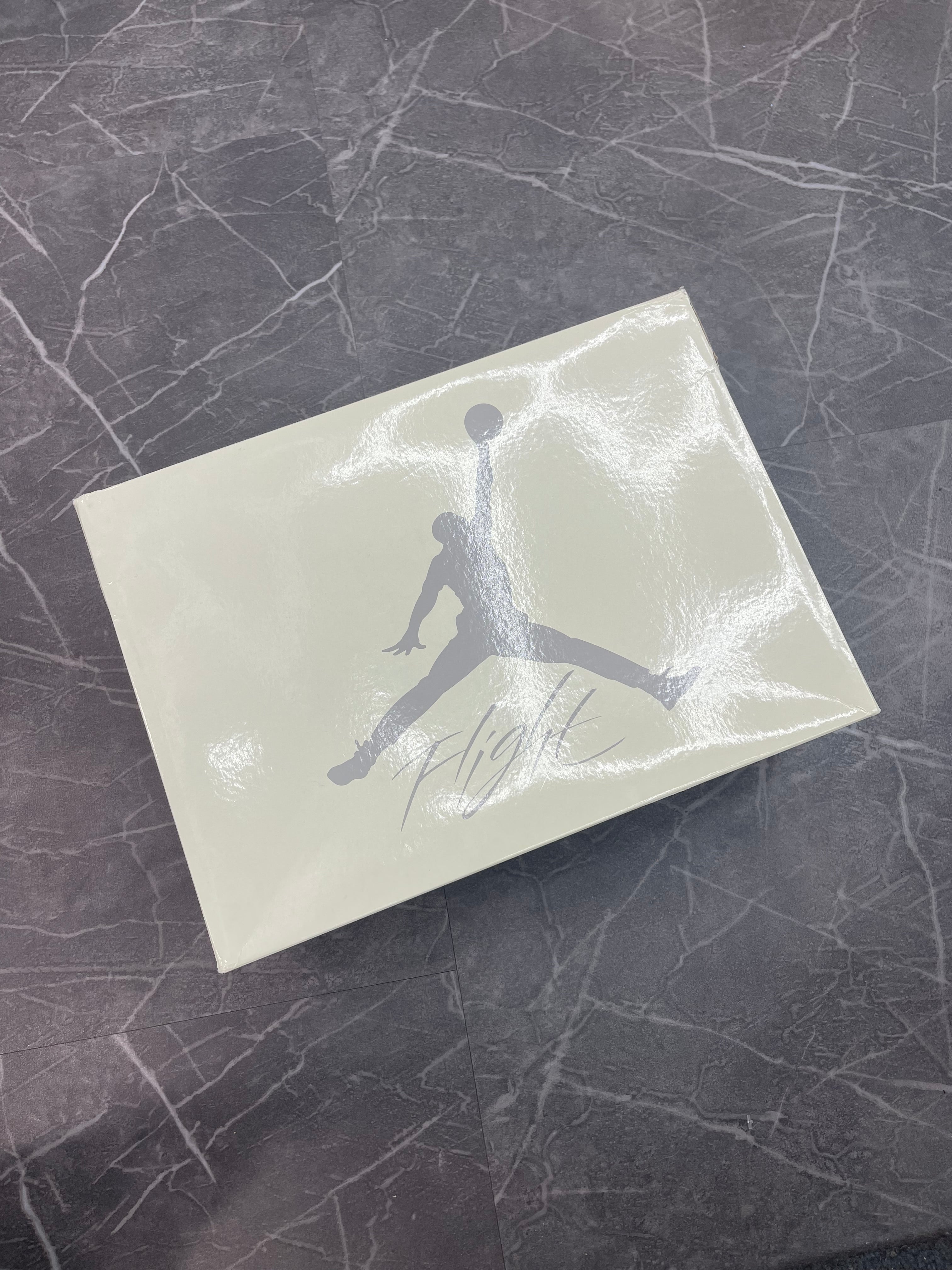 Jordan 4 SB “Navy”