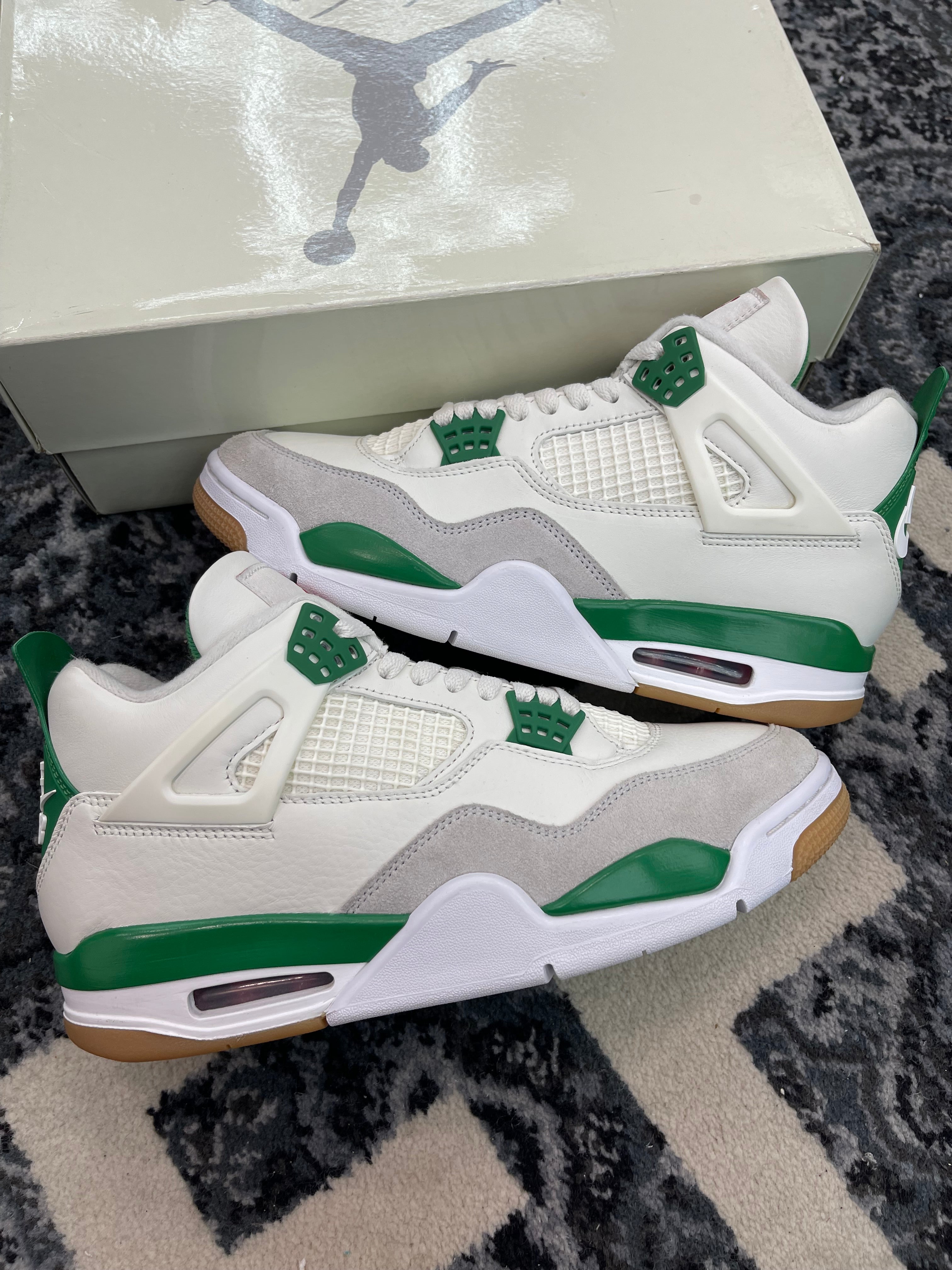 Jordan 4 SB “Pine Green”