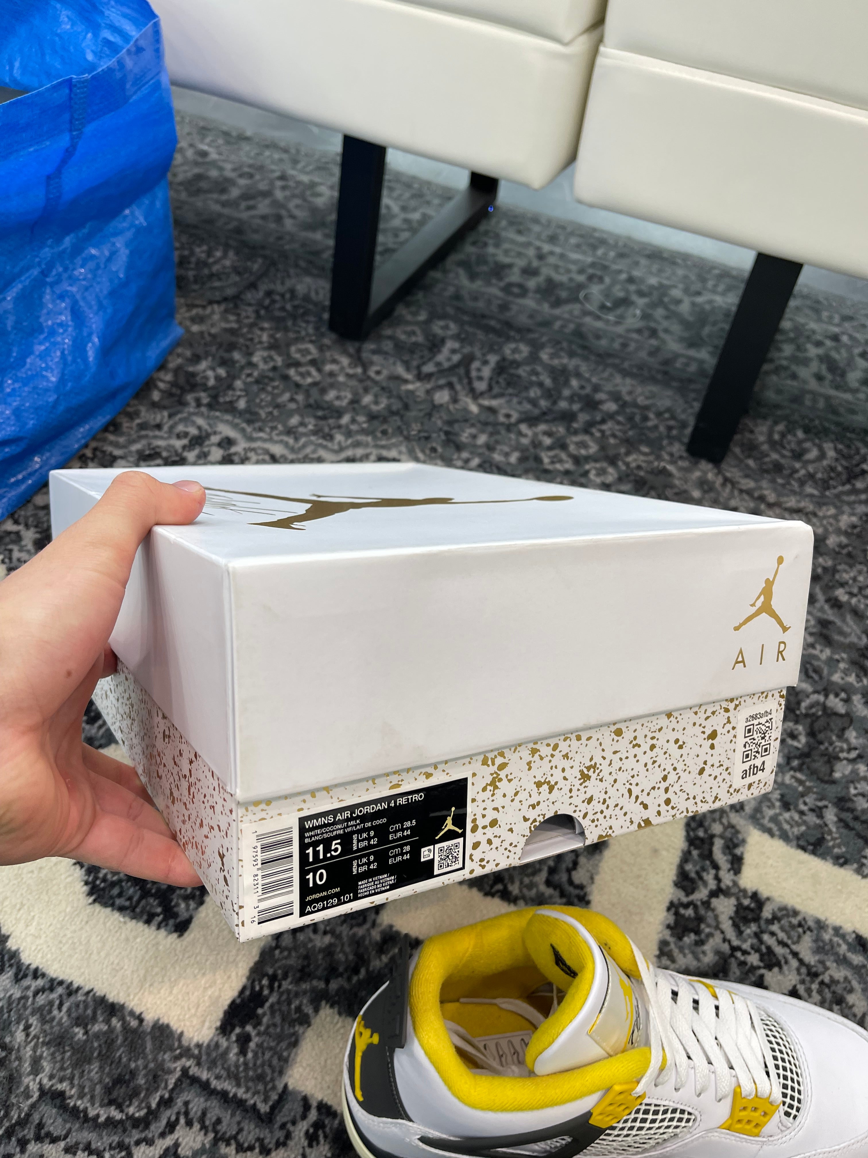 Jordan 4 “Vivid Sulfur”