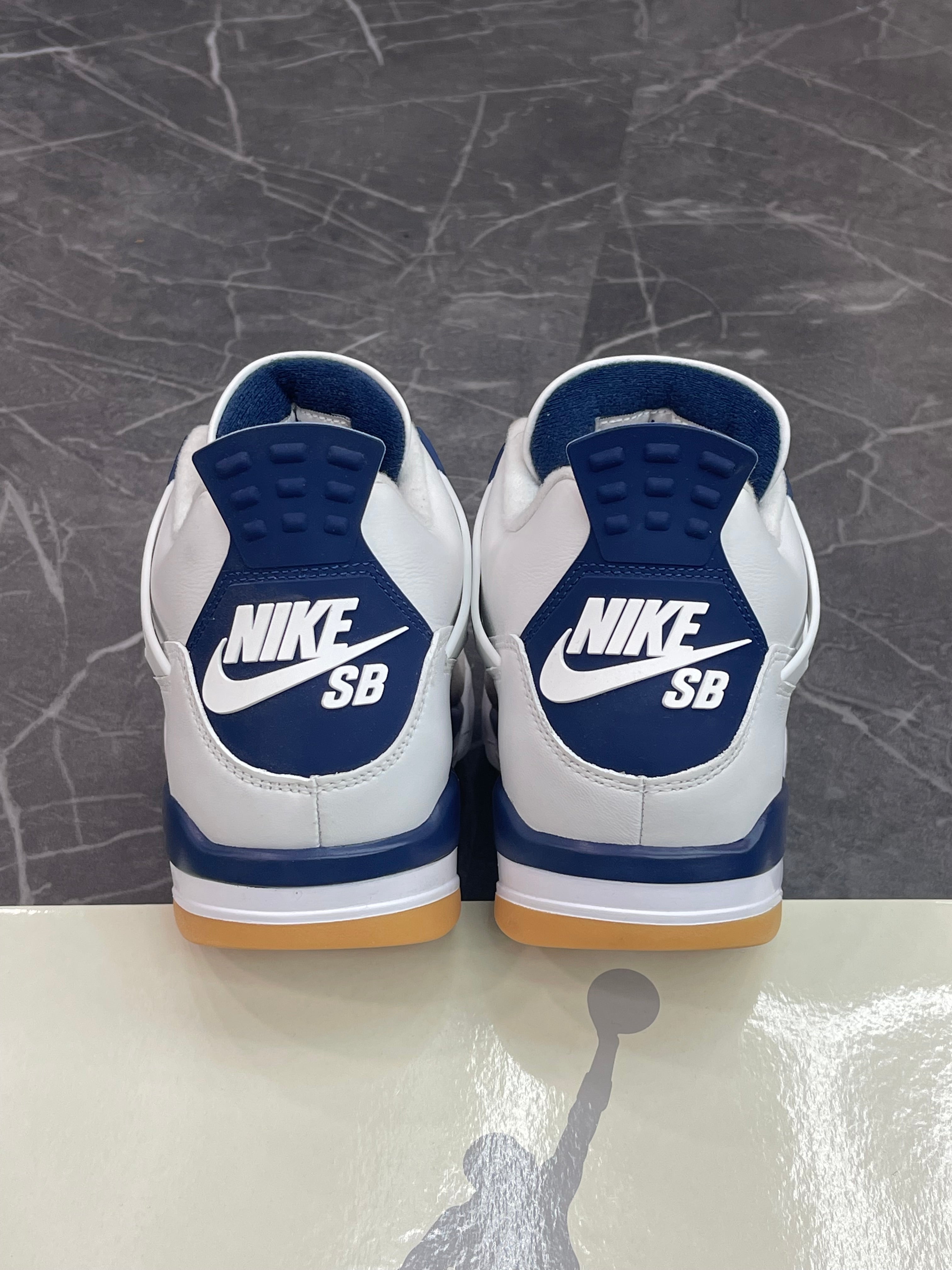 Jordan 4 SB “Navy”