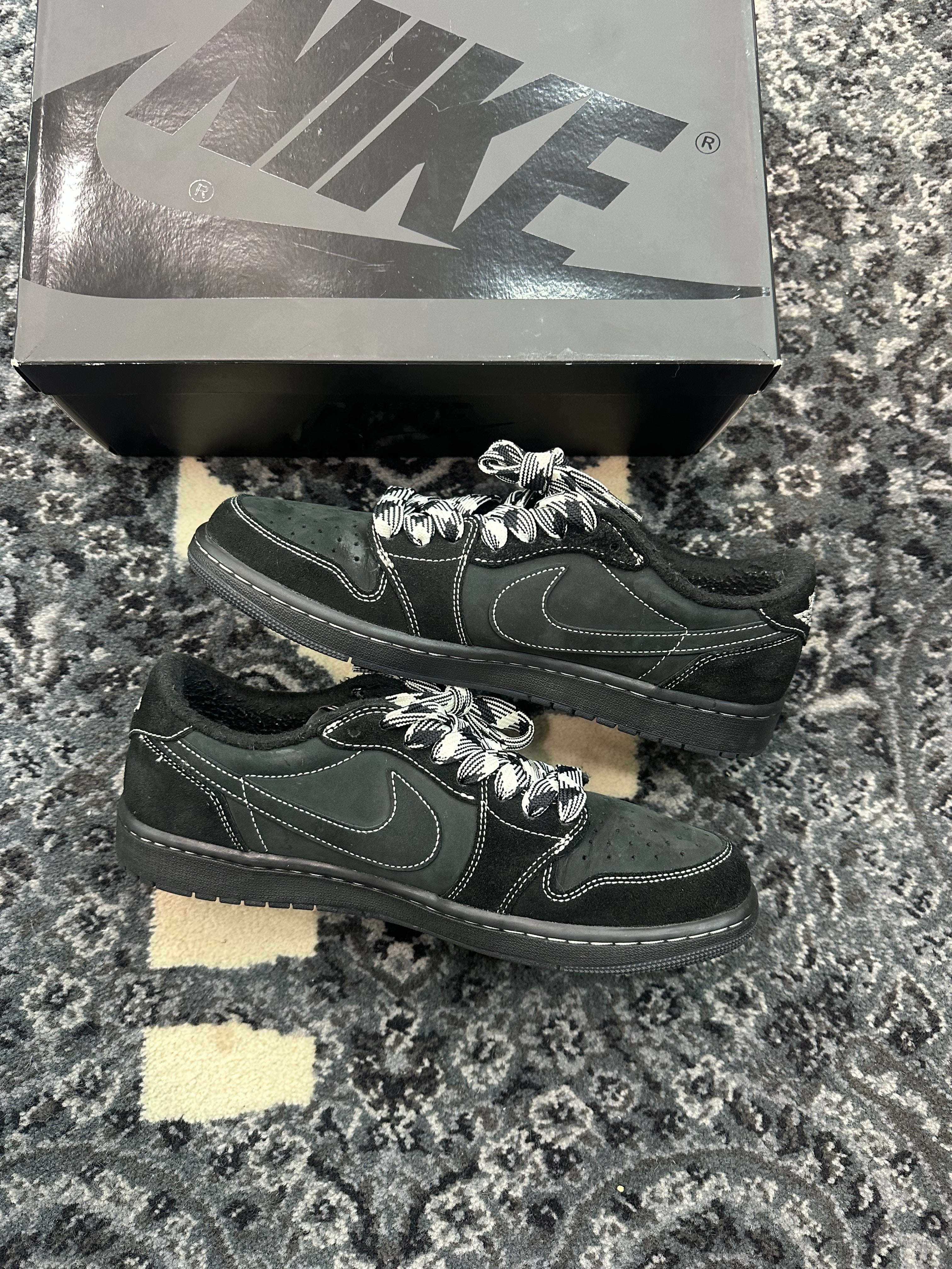 Jordan 1 Low Travis Scott “Phantom”