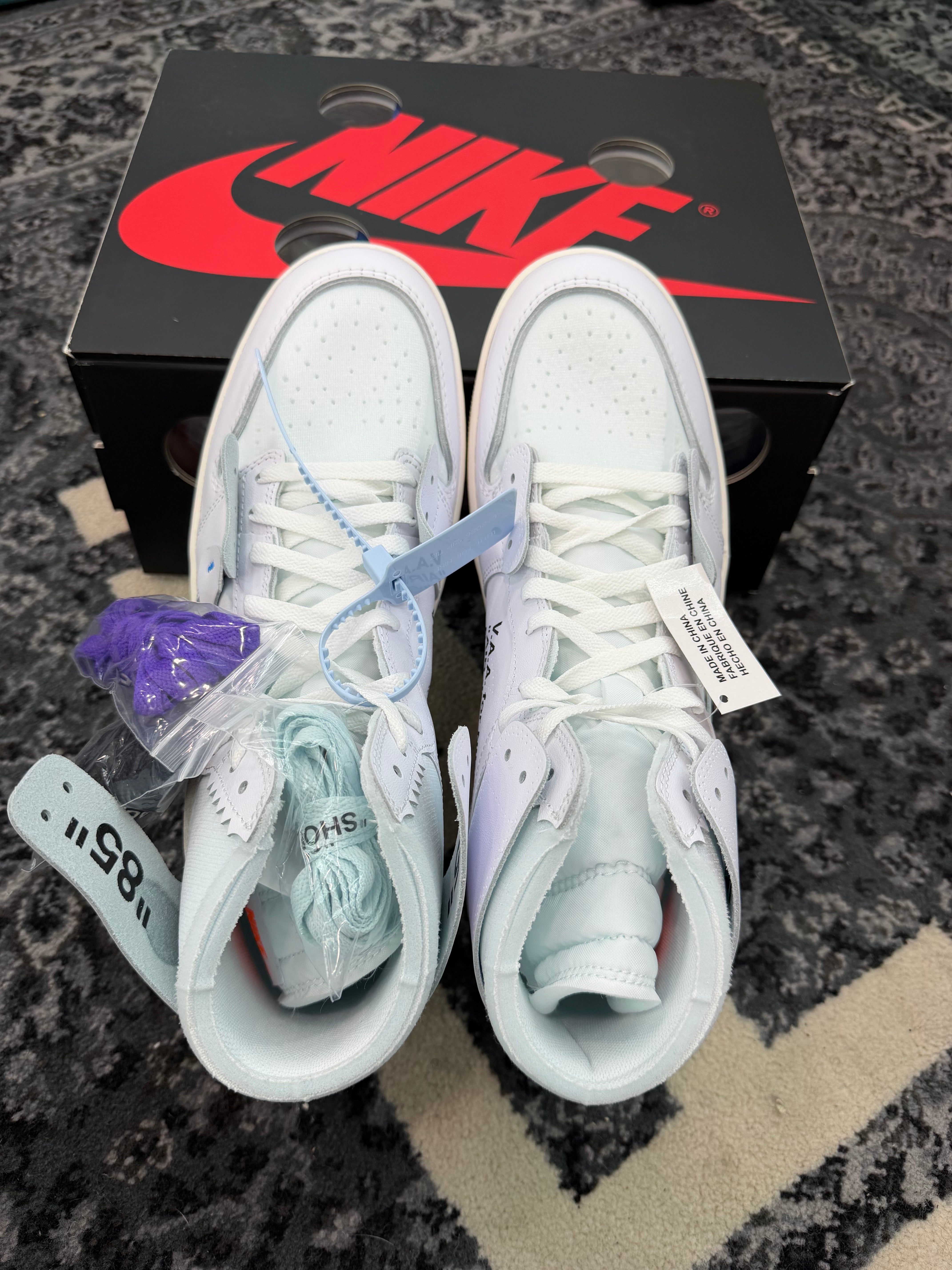 Jordan 1 High x Off White “Alaska”