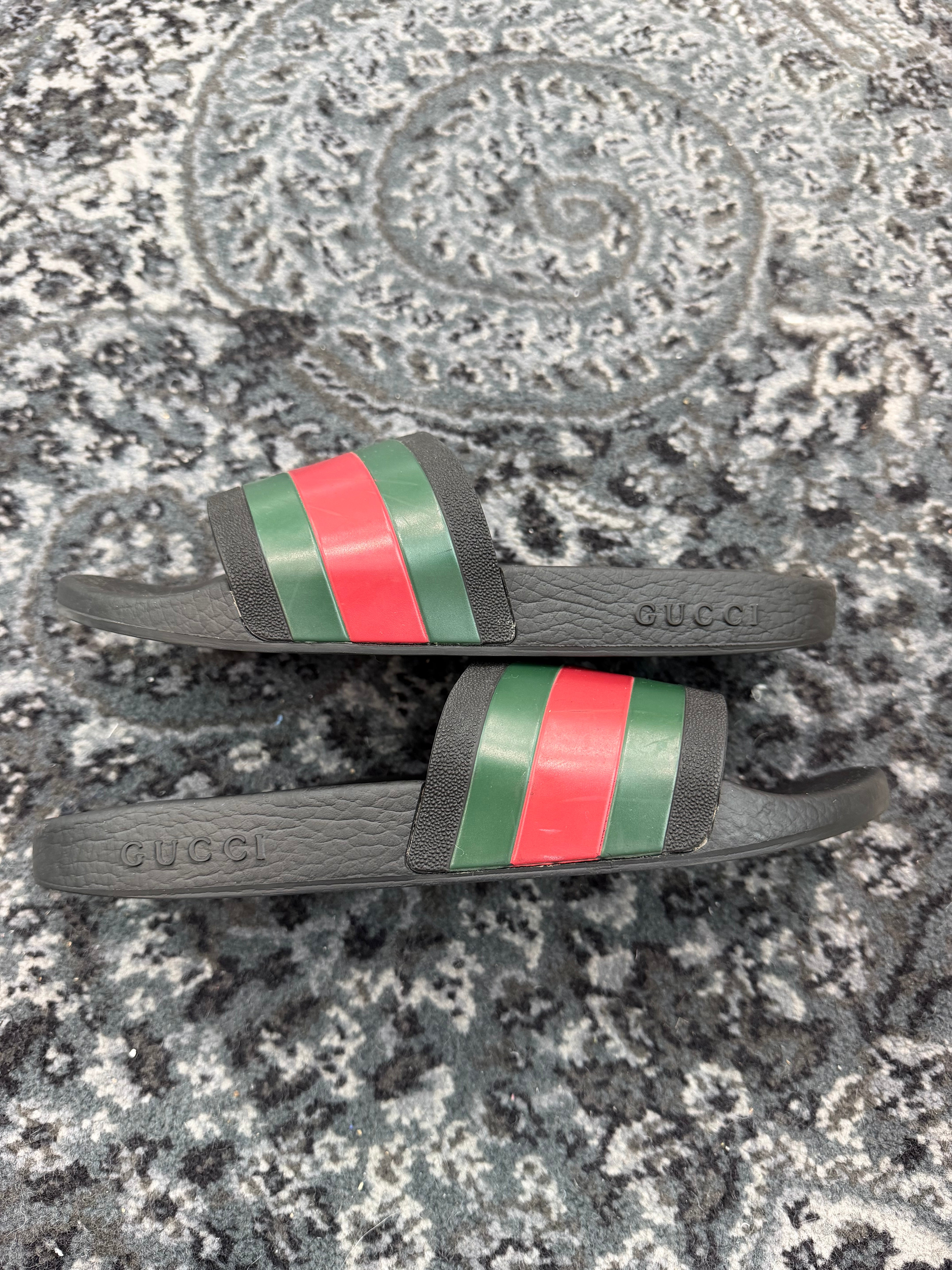 Gucci Pursuit Pool Slides “Black”