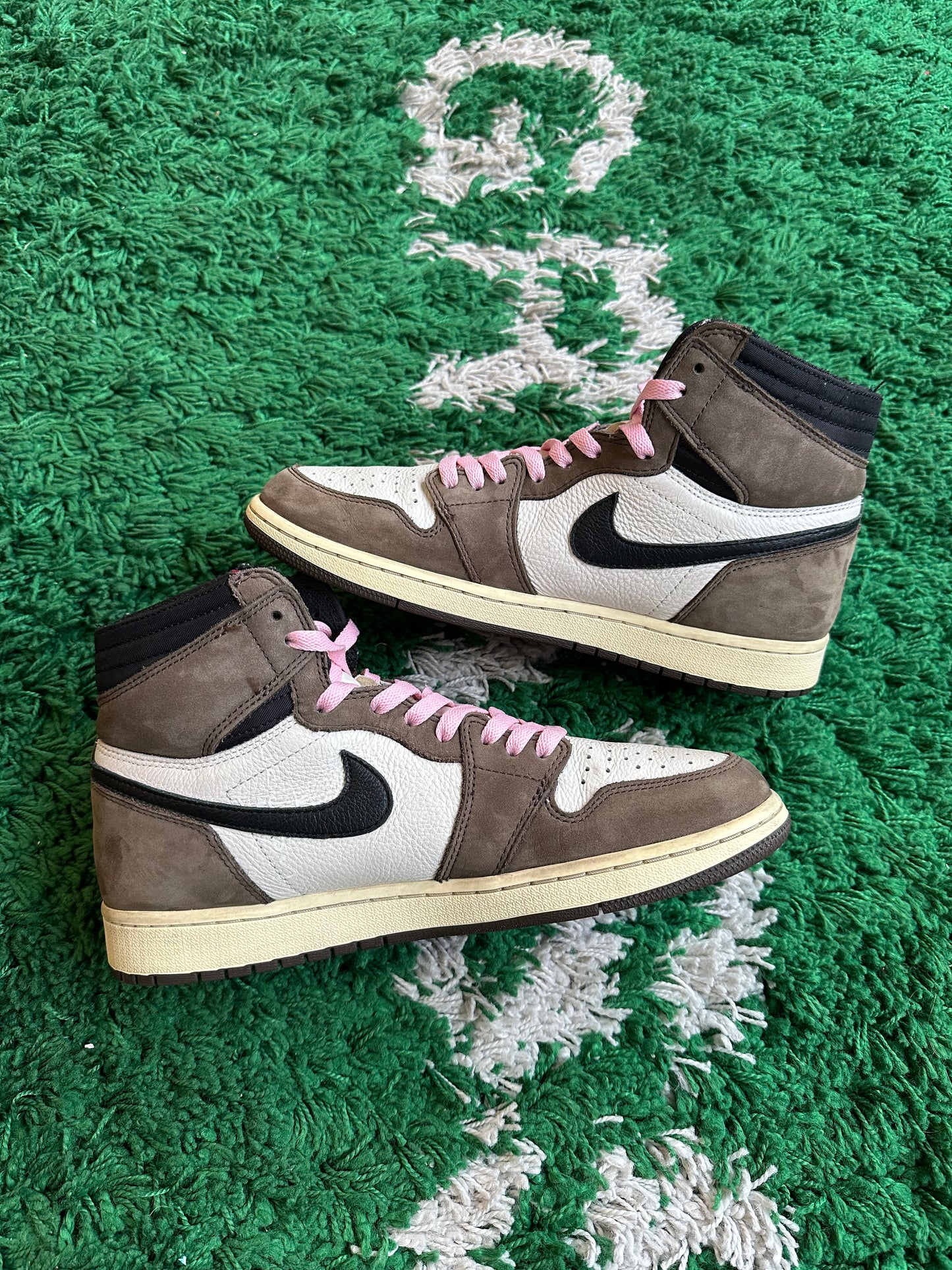 Jordan 1 Travis High “Mocha”