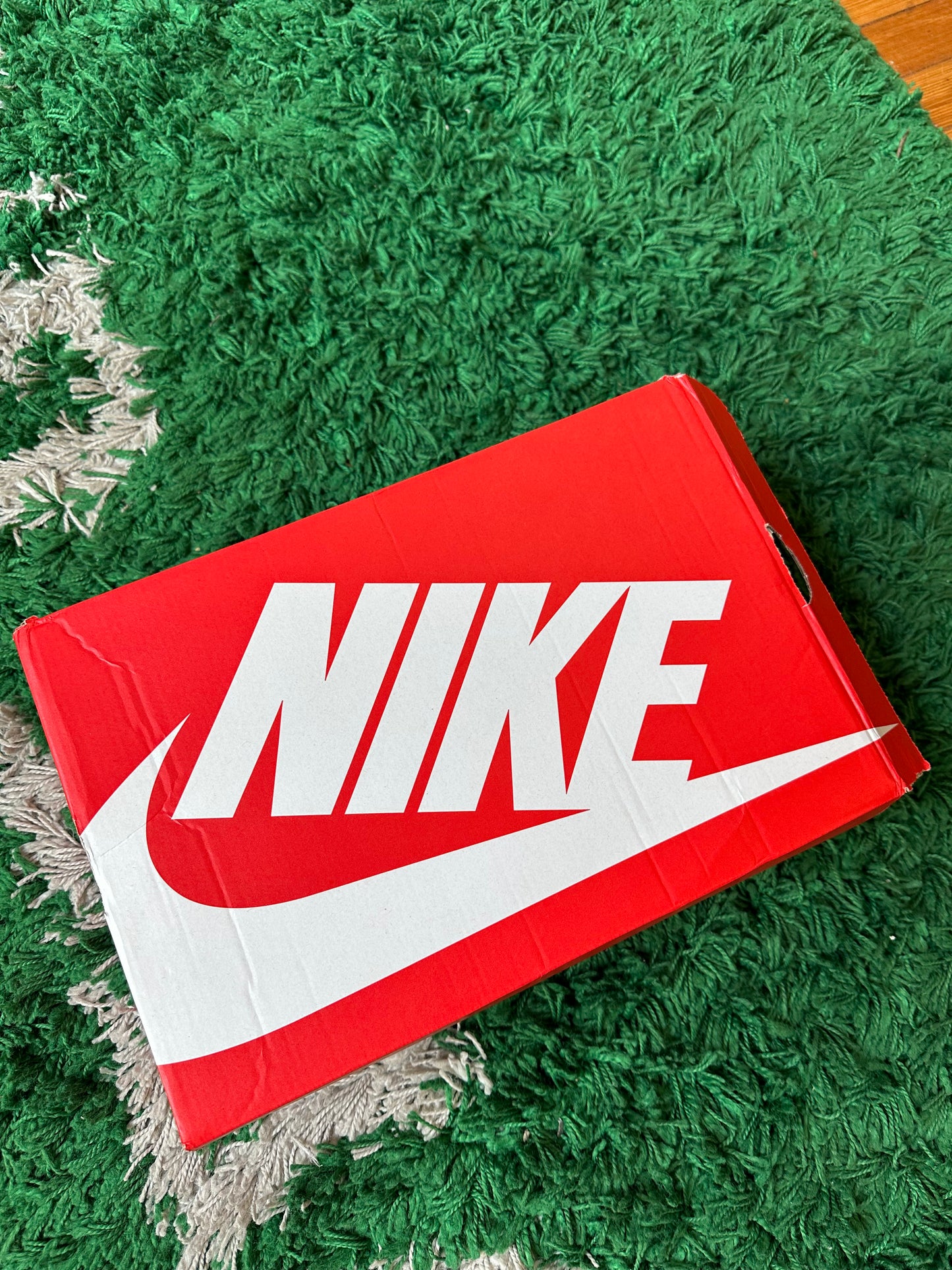 Nike Vomero 5 “Metallic Gold”