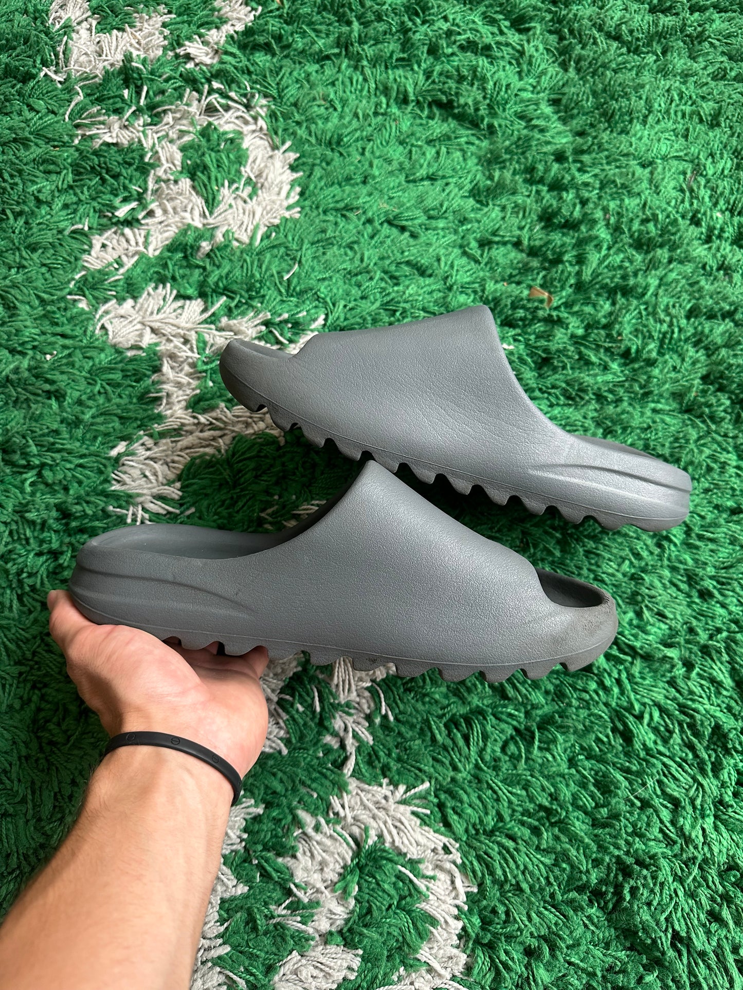 Yeezy Slide “Slate Grey”