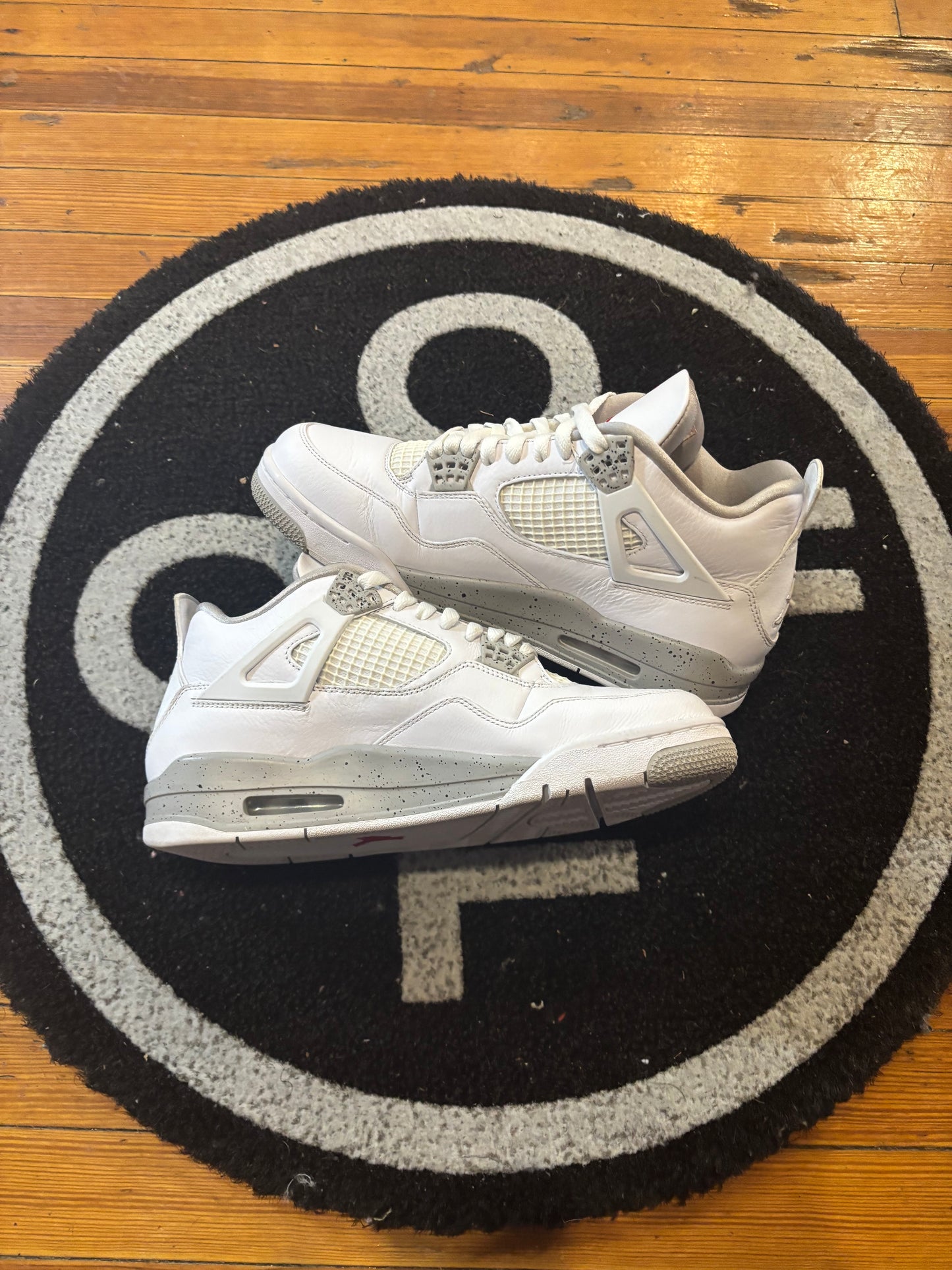 Jordan 4 “White Oreo”
