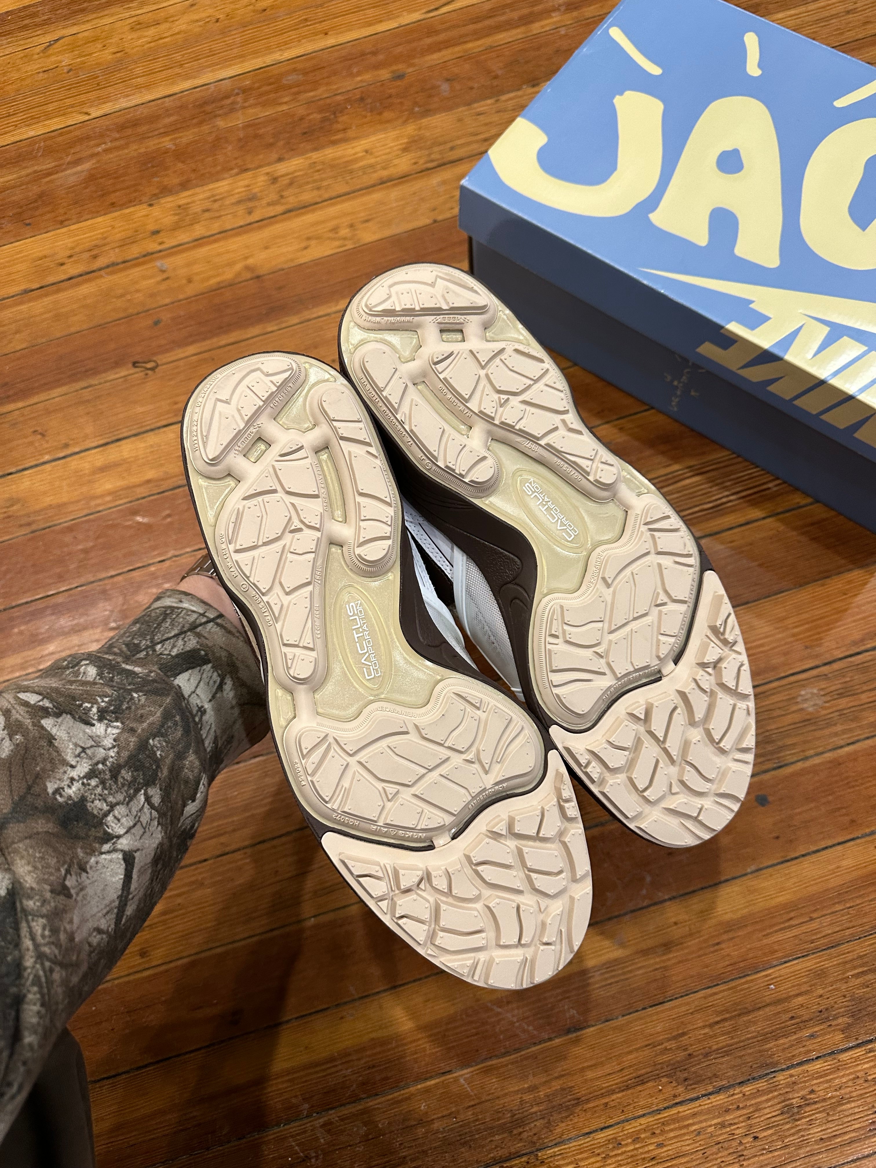 Travis Scott X Nike Zoom Field Jaxx “Light Chocolate”