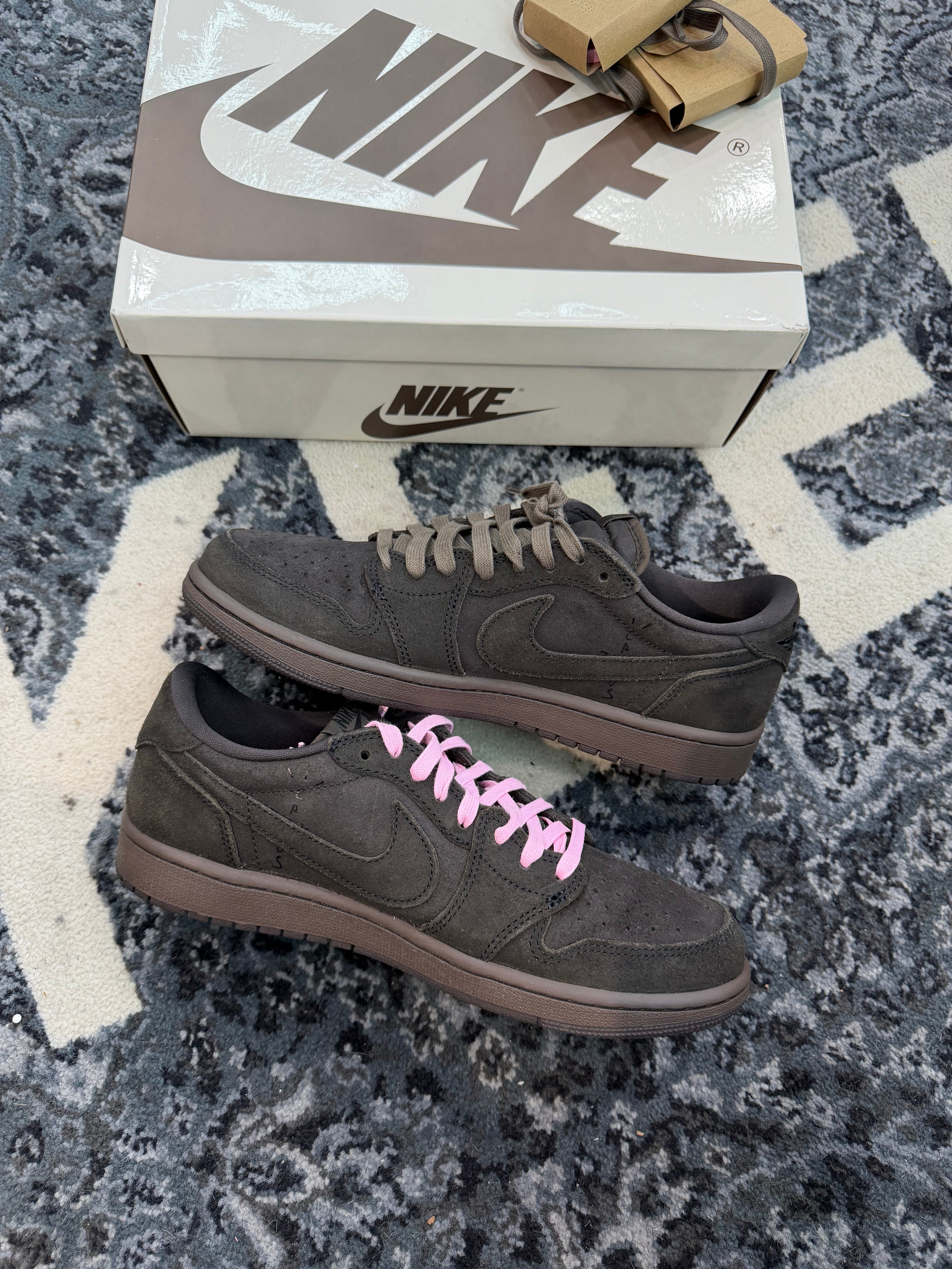 Jordan 1 Low Travis Scott “Velvet Brown”