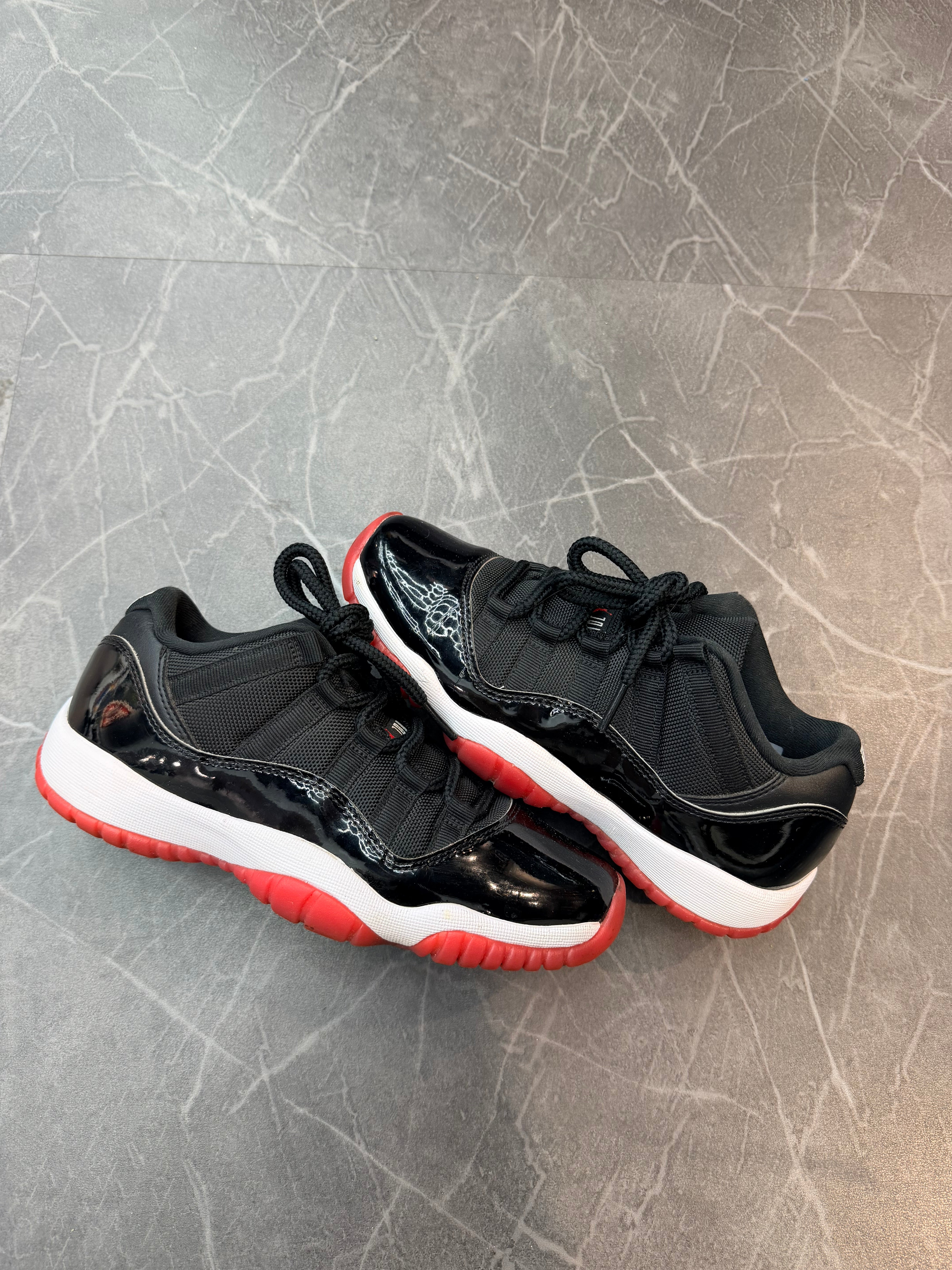 Jordan 11 Low “Bred”