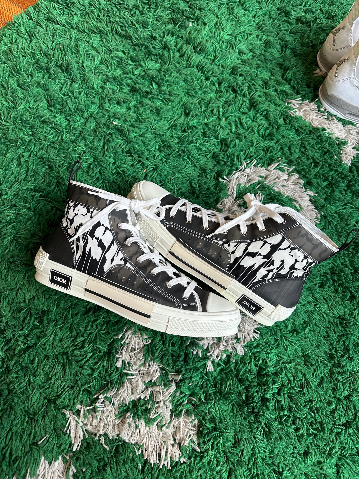 Dior B23 “Black White”