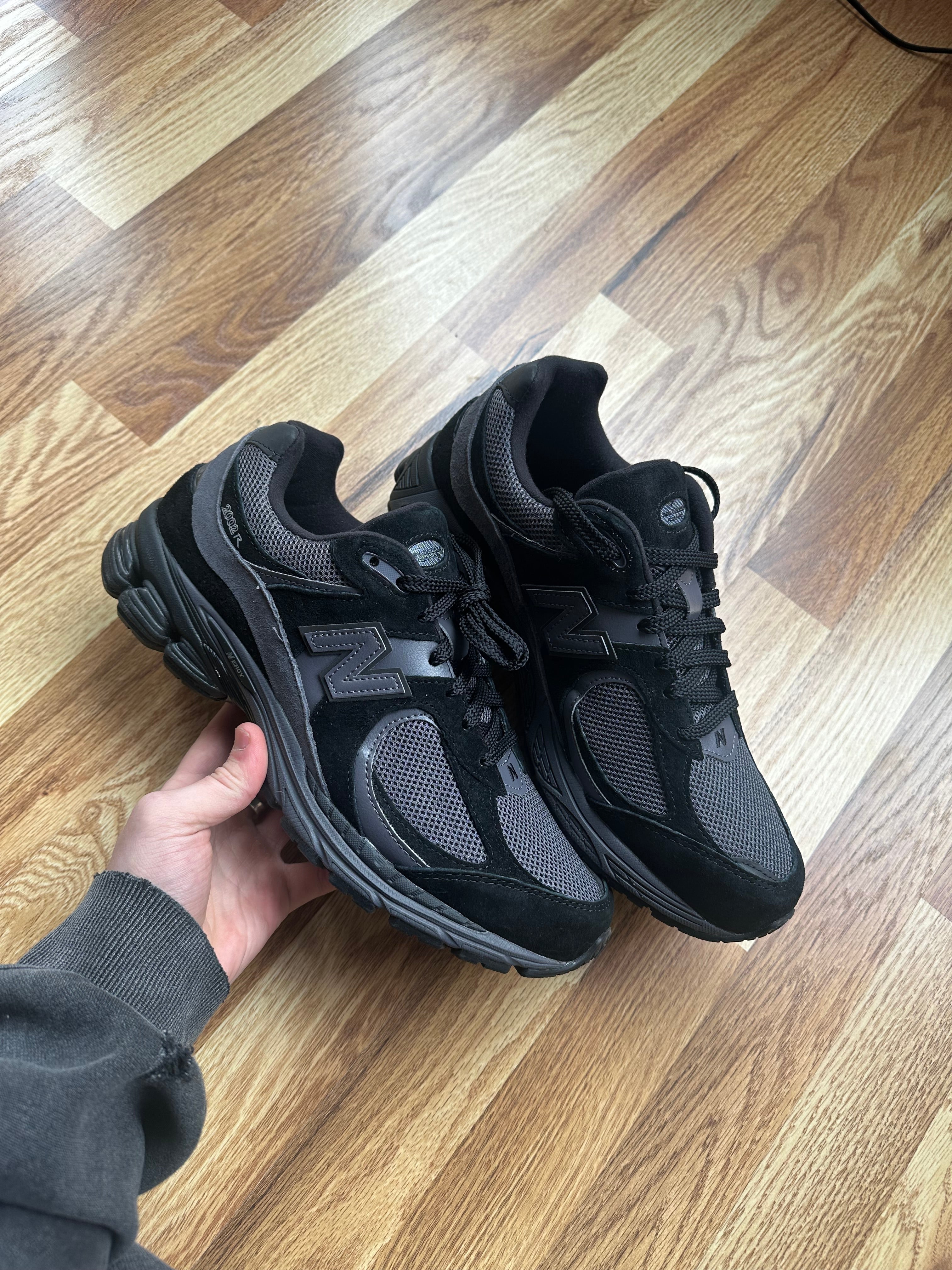 New Balance 2002R “Black Dark Grey”