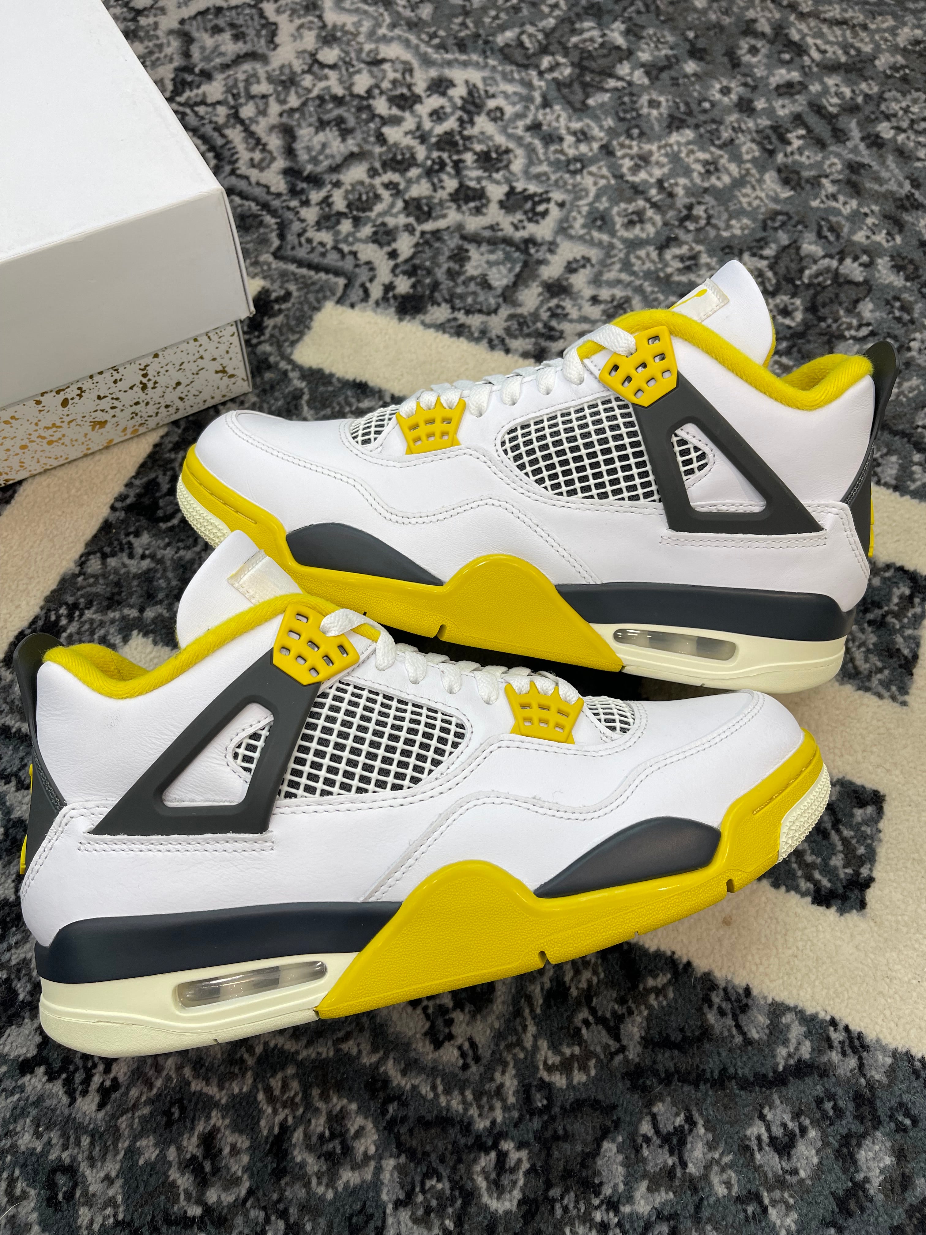 Jordan 4 “Vivid Sulfur”