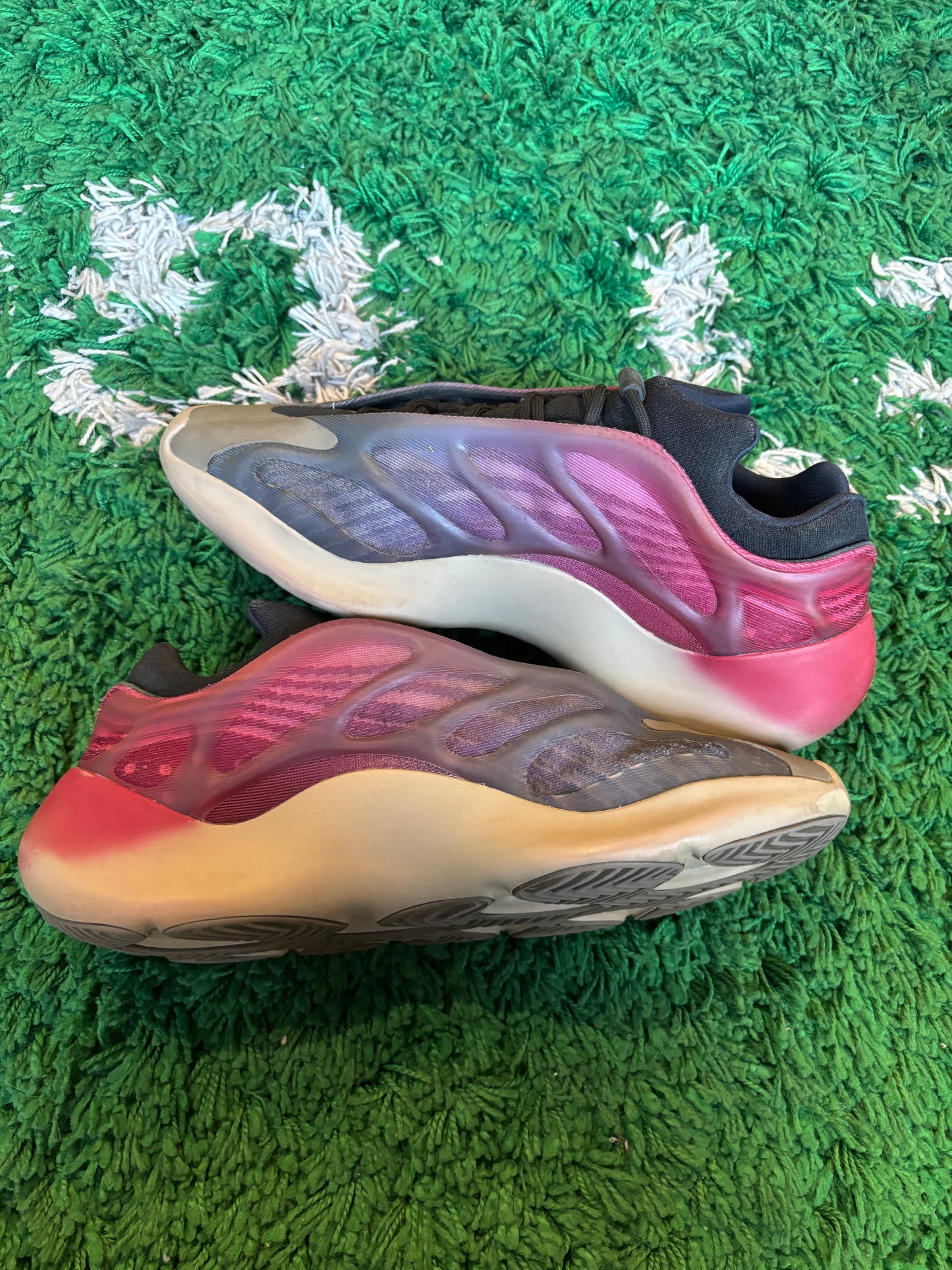 Yeezy 700 V3 “Fade Carbon”