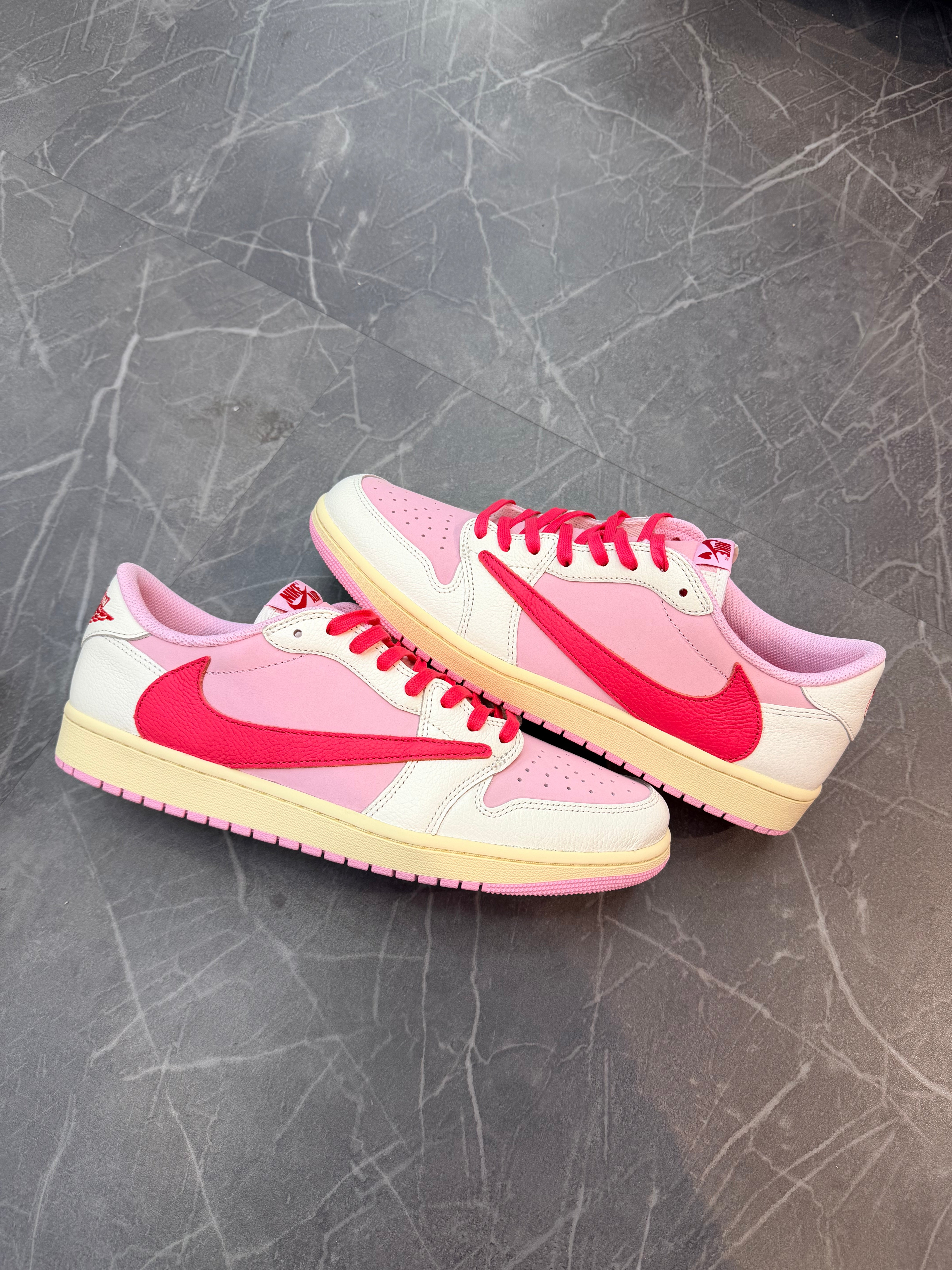 Travis Scott Jordan 1 Low “Tropical Pink”