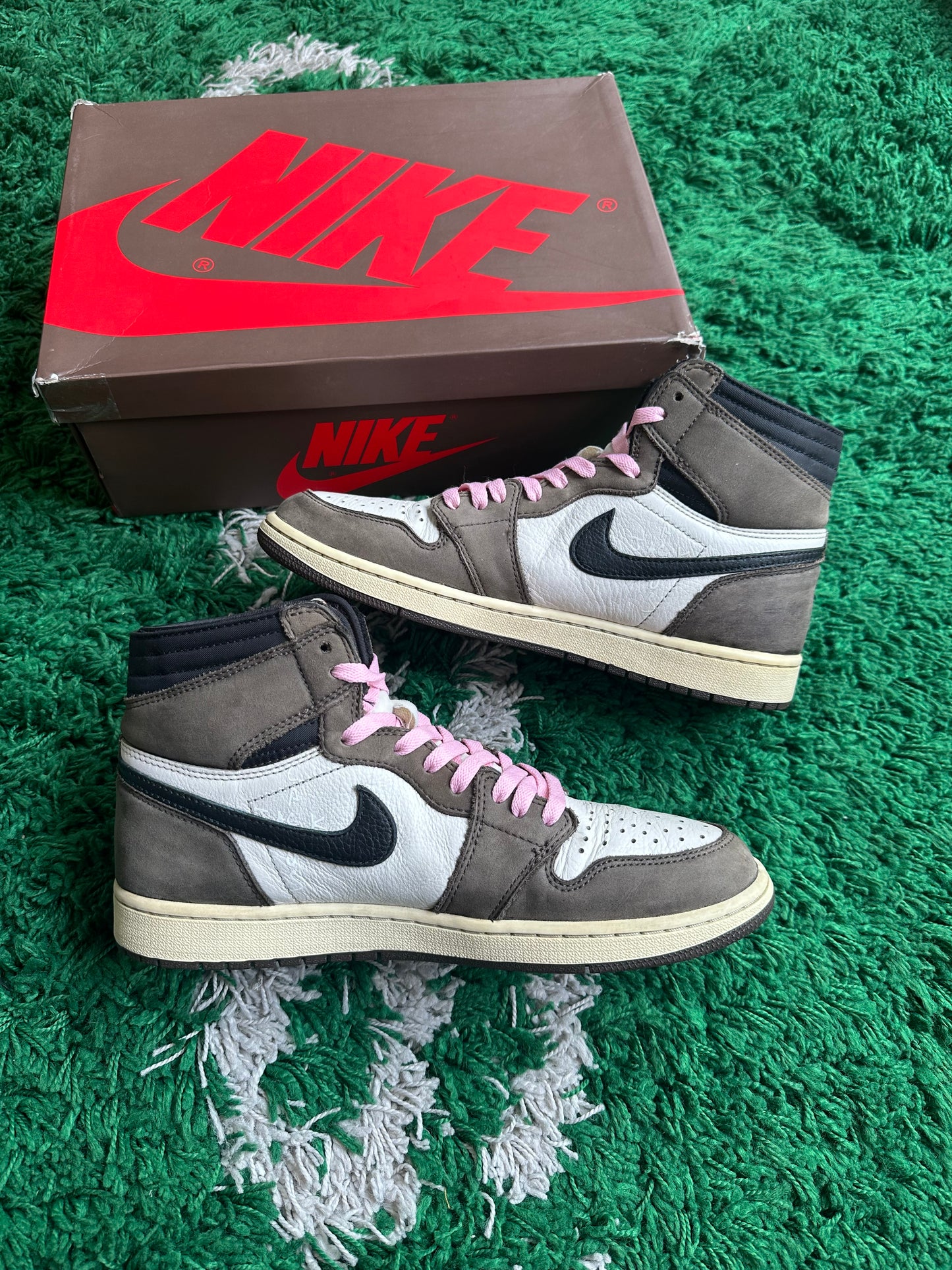 Jordan 1 High Travis Scott “Mocha”