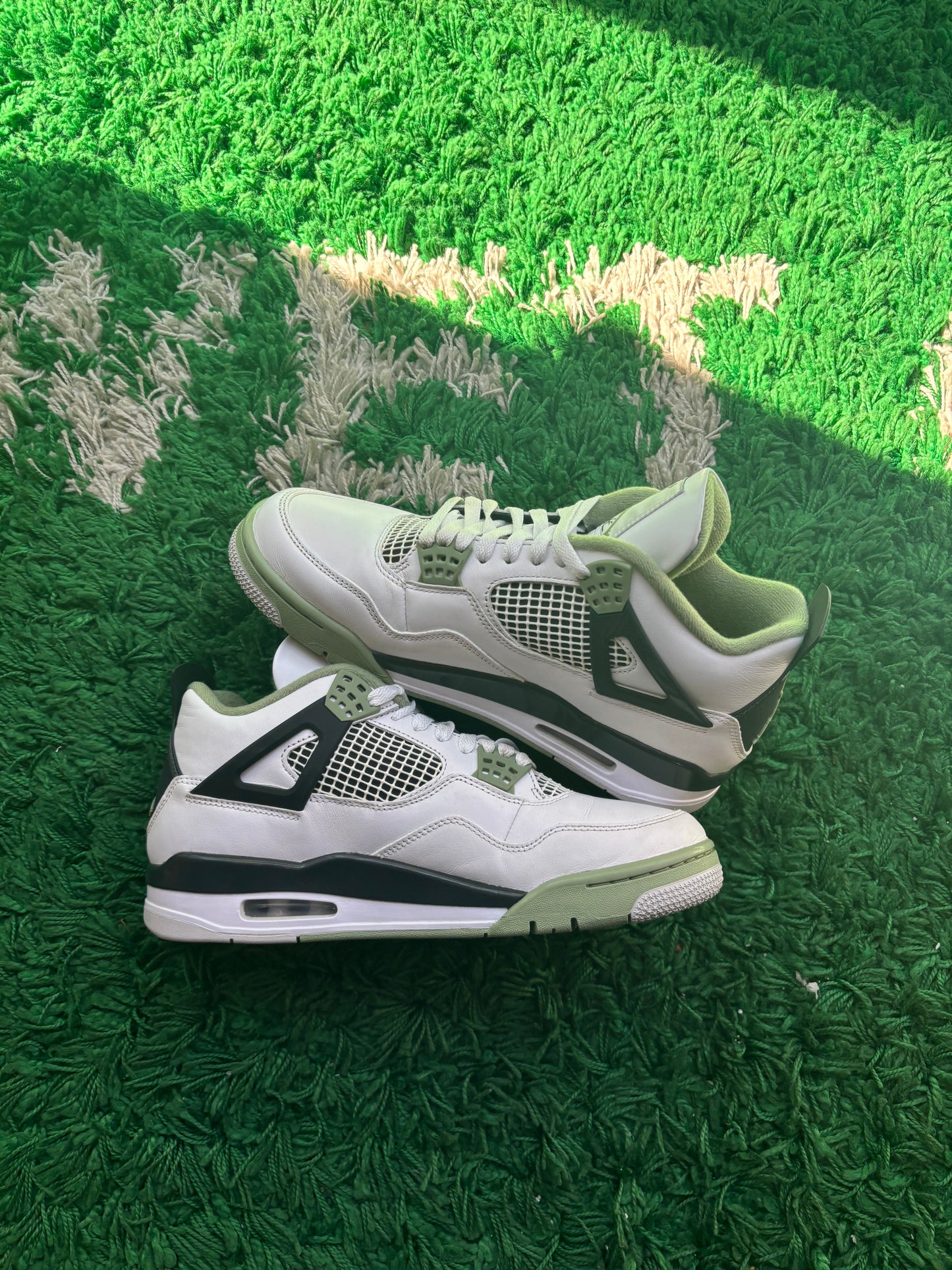 Jordan 4 “Seafoam”
