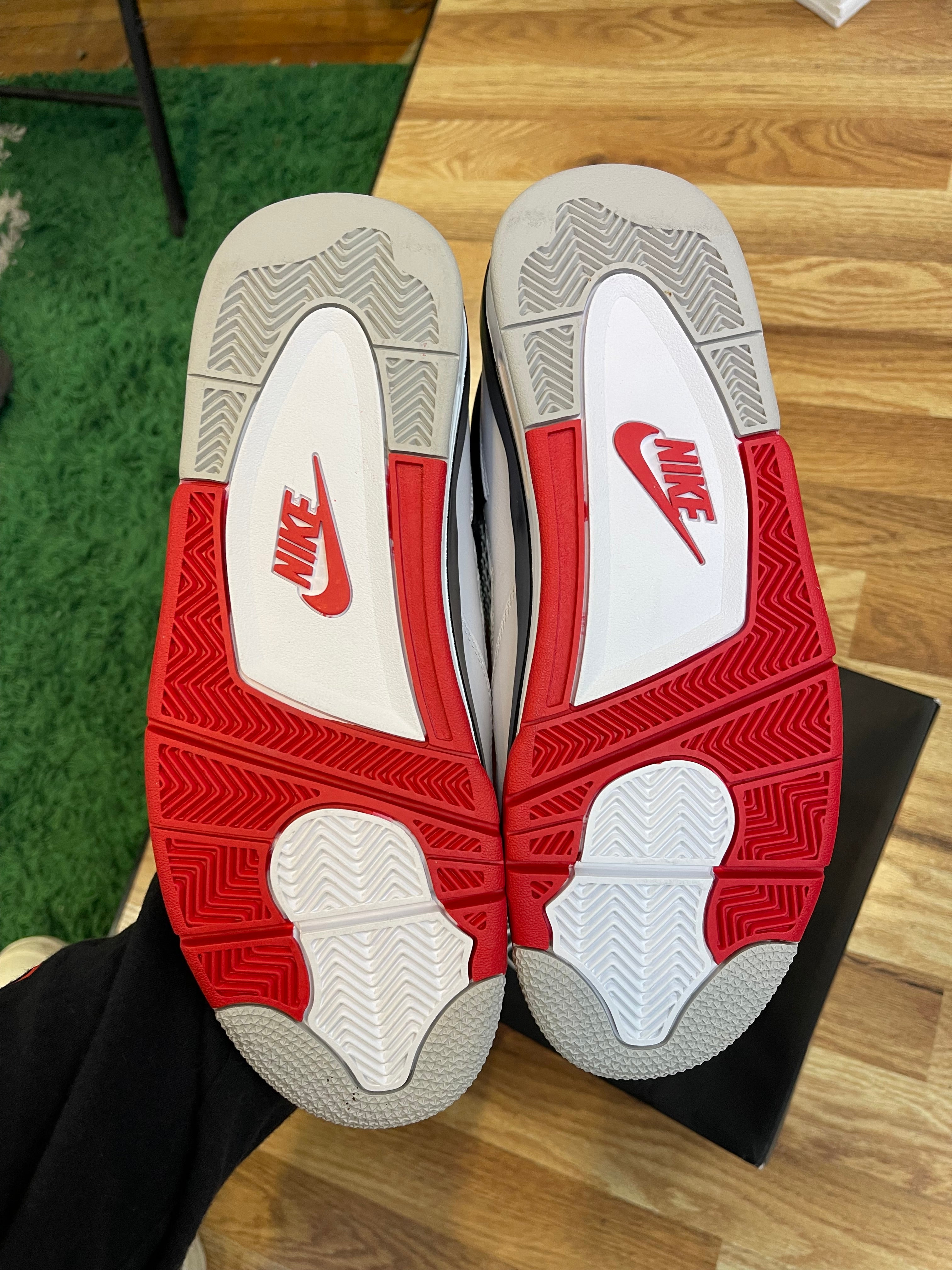 Jordan 4 Fire Red (2020)