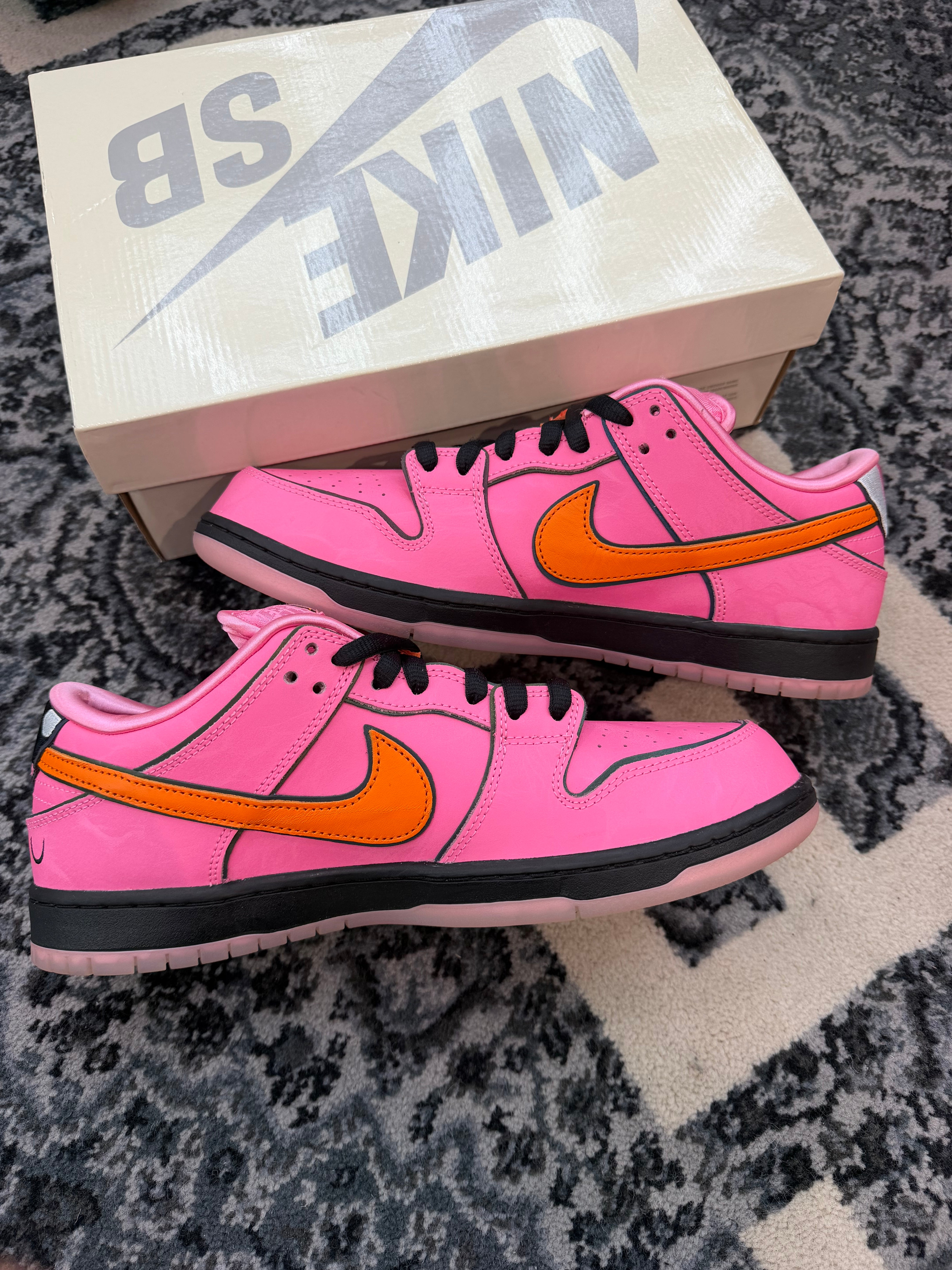 Nike Dunk Low SB Powerpuff “Blossom”